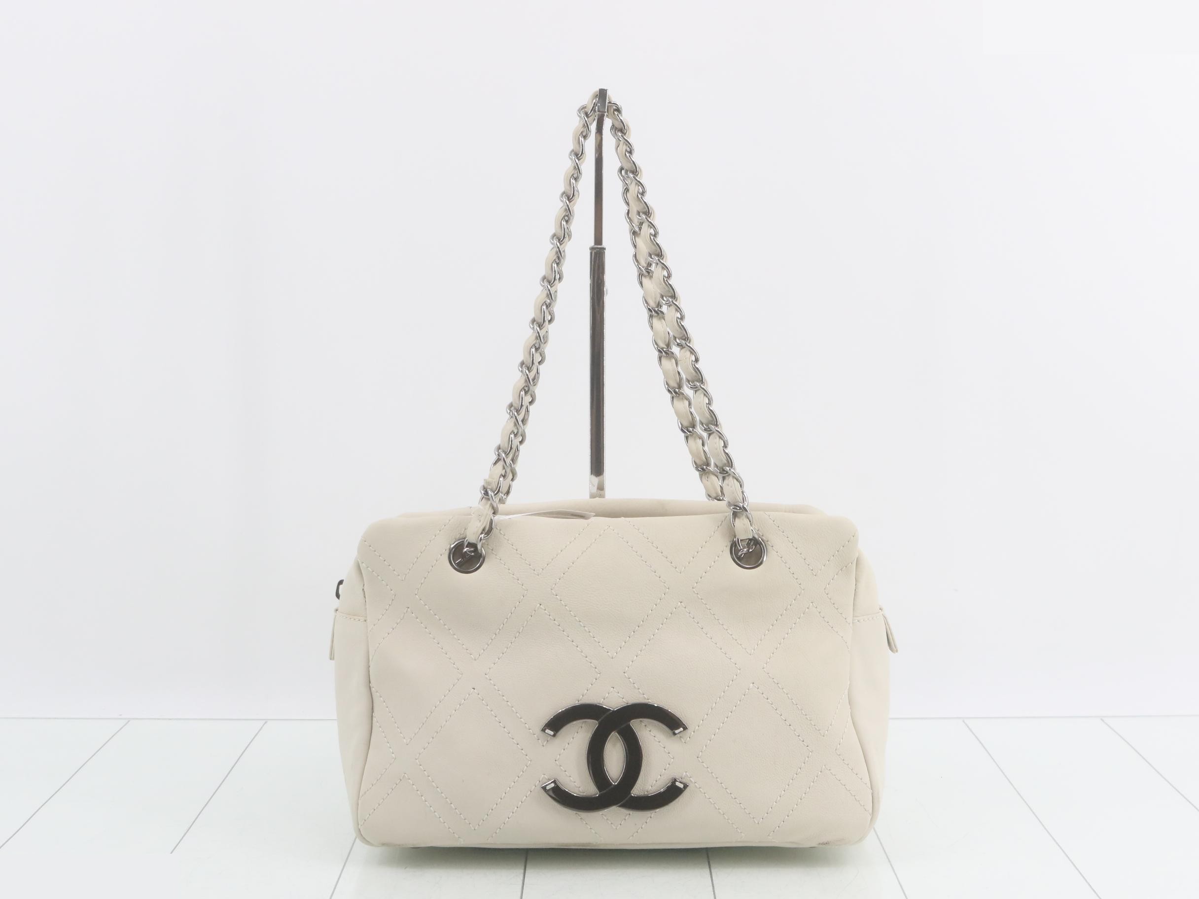 Diamond stitch chain shoulder bag