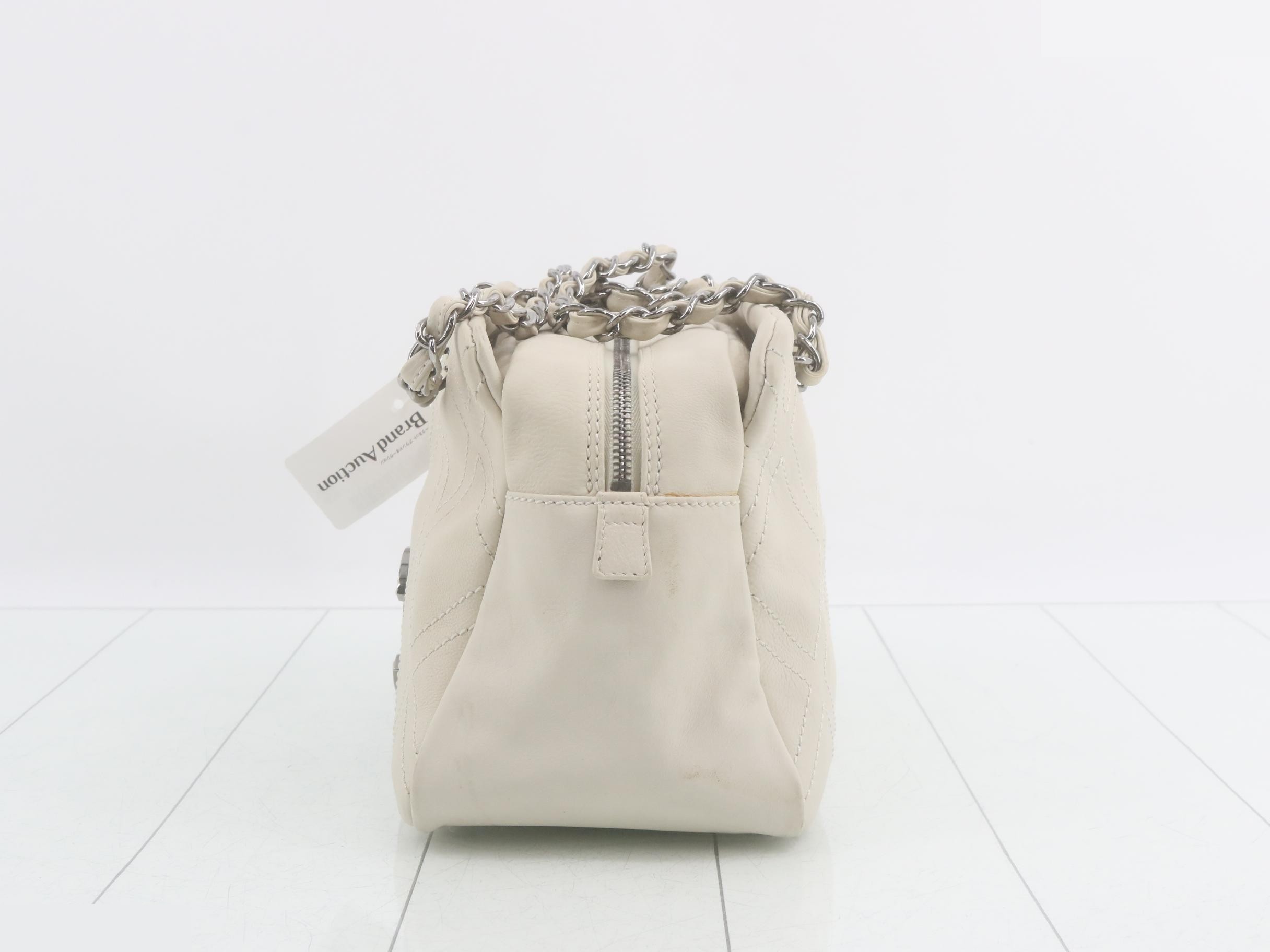 Diamond stitch chain shoulder bag — view 3