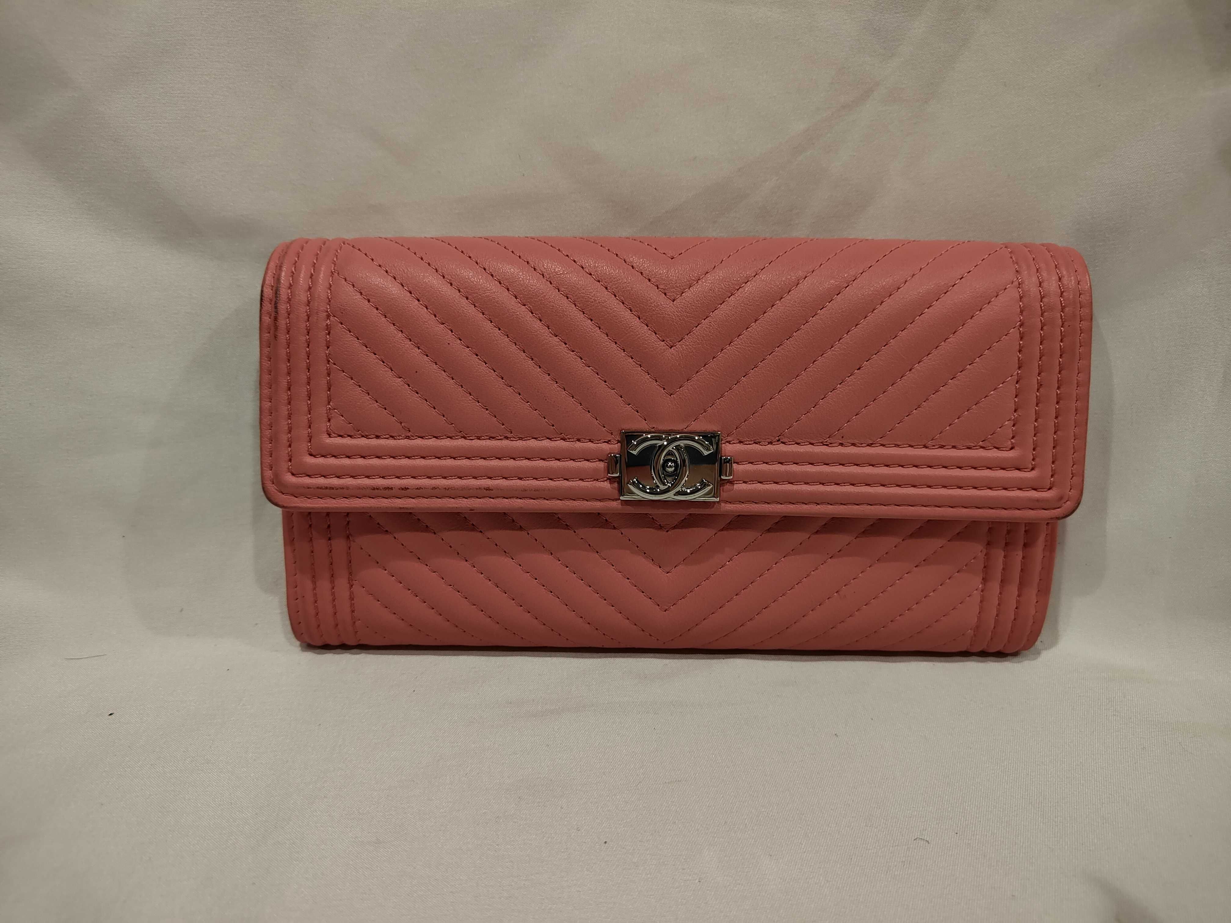 Coco Mark V-stitch Pink Wallet