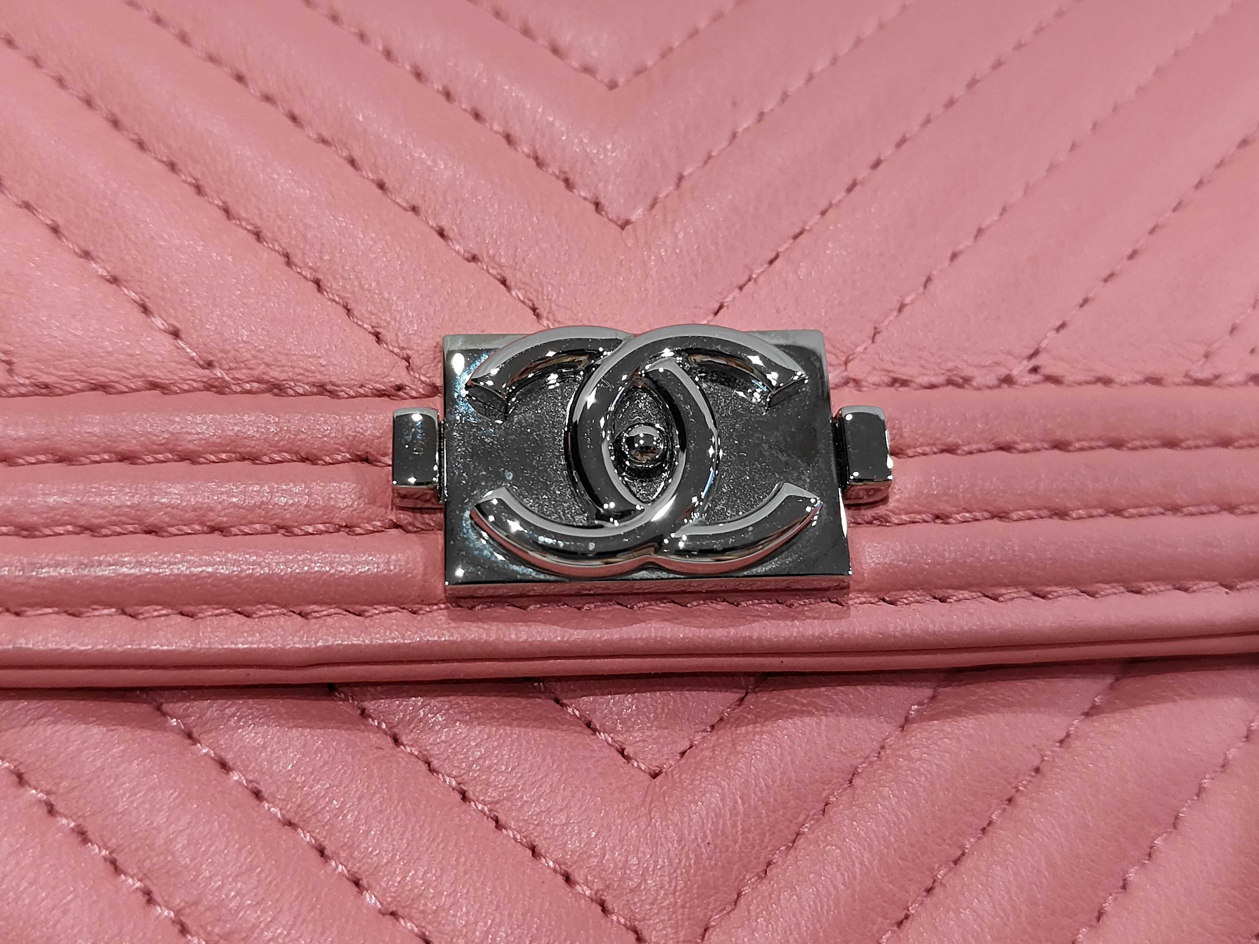 Coco Mark V-stitch Pink Wallet — view 11