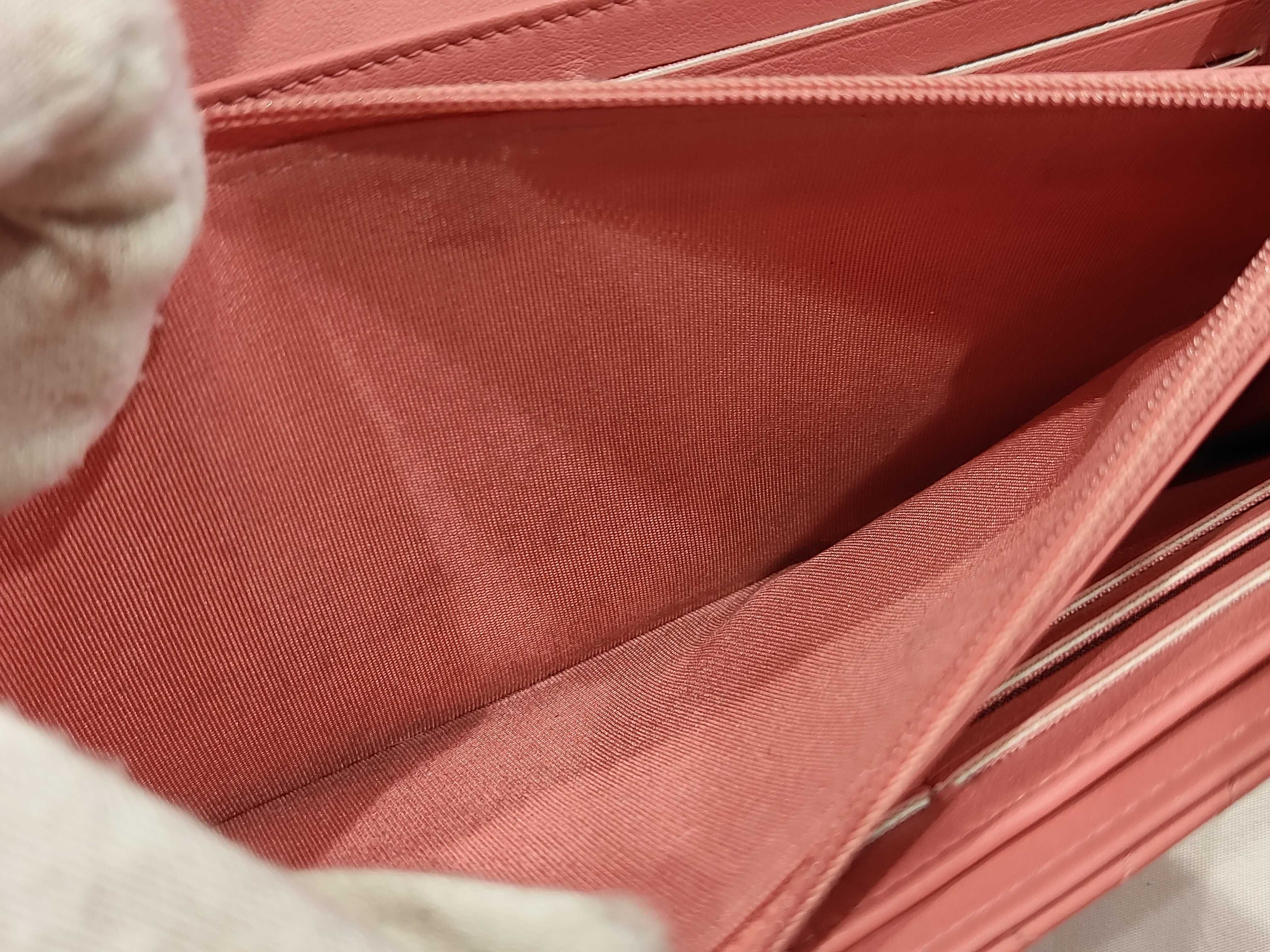 Coco Mark V-stitch Pink Wallet — view 9