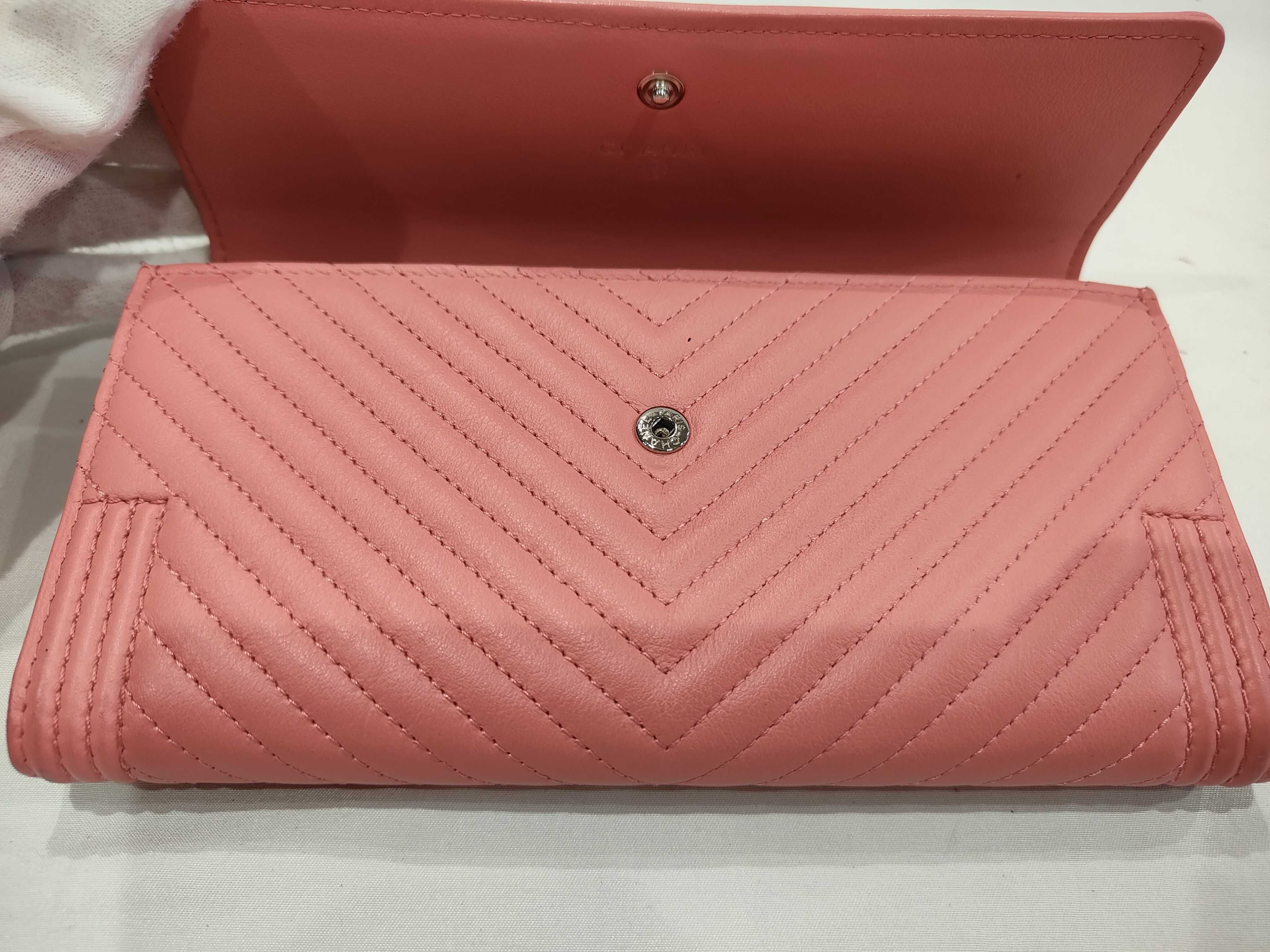 Coco Mark V-stitch Pink Wallet — view 10