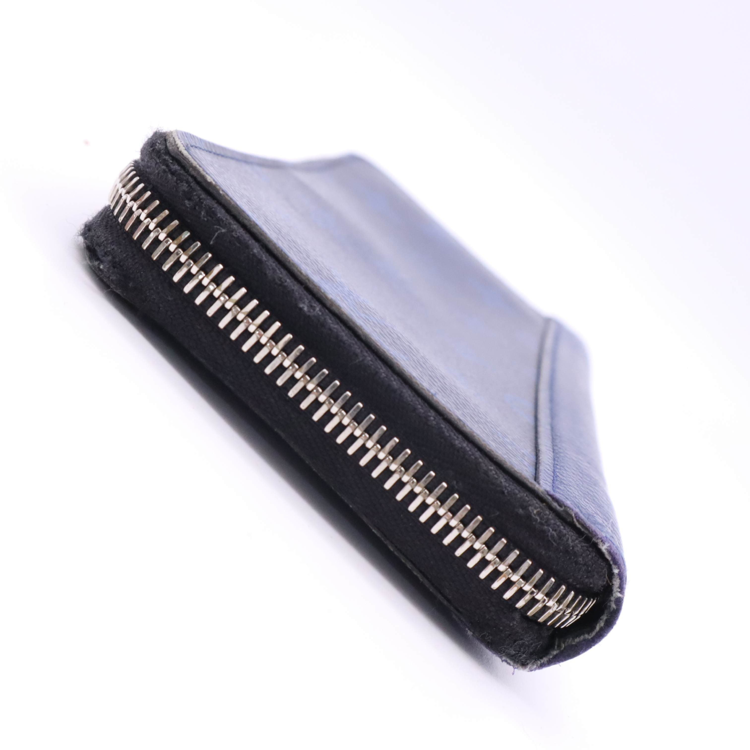M30447 Taigara Magic Wallet Vertical Blue RFID Detected Wallet — view 3
