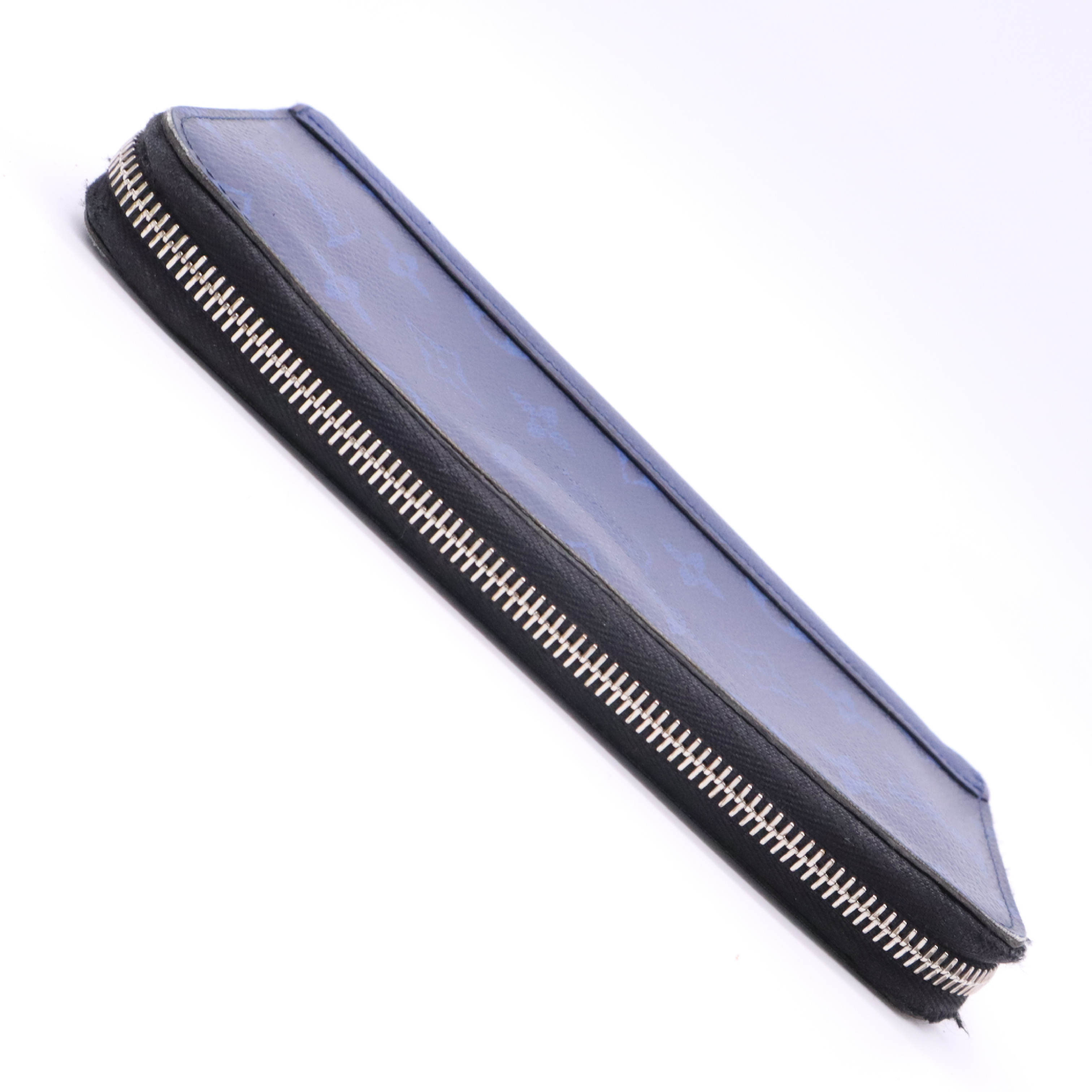 M30447 Taigara Magic Wallet Vertical Blue RFID Detected Wallet — view 5