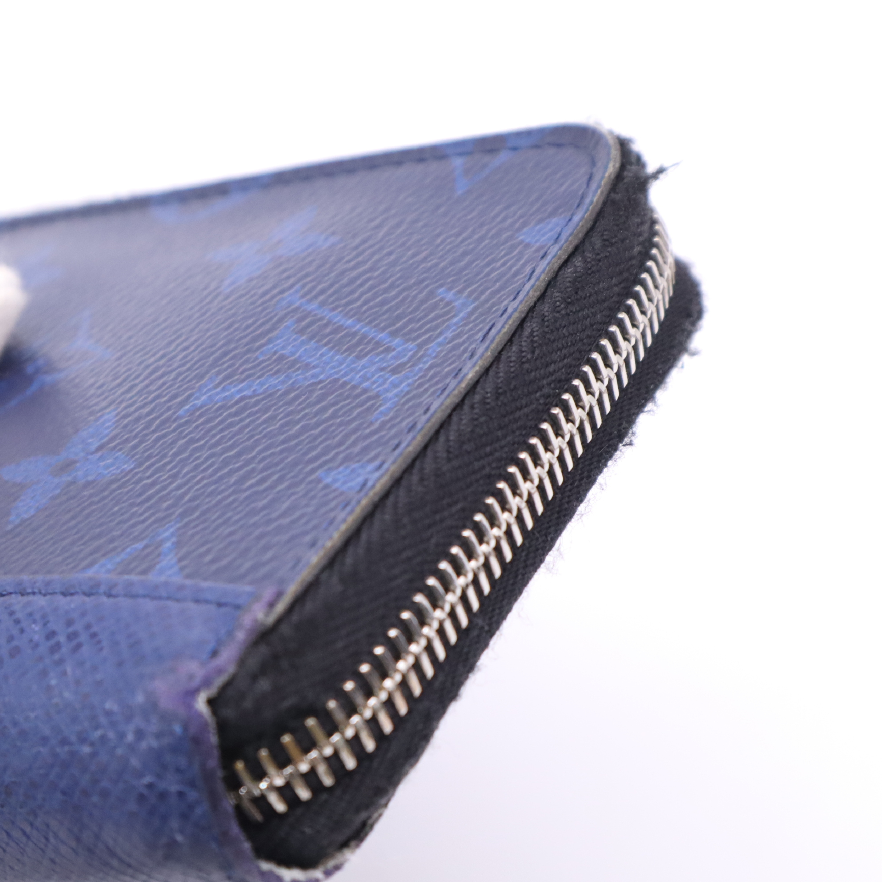 M30447 Taigara Magic Wallet Vertical Blue RFID Detected Wallet — view 7