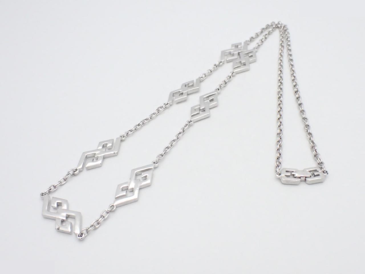 Other lines: Precious metals, necklaces, pendants, chains approximately 75cm long. — view 3