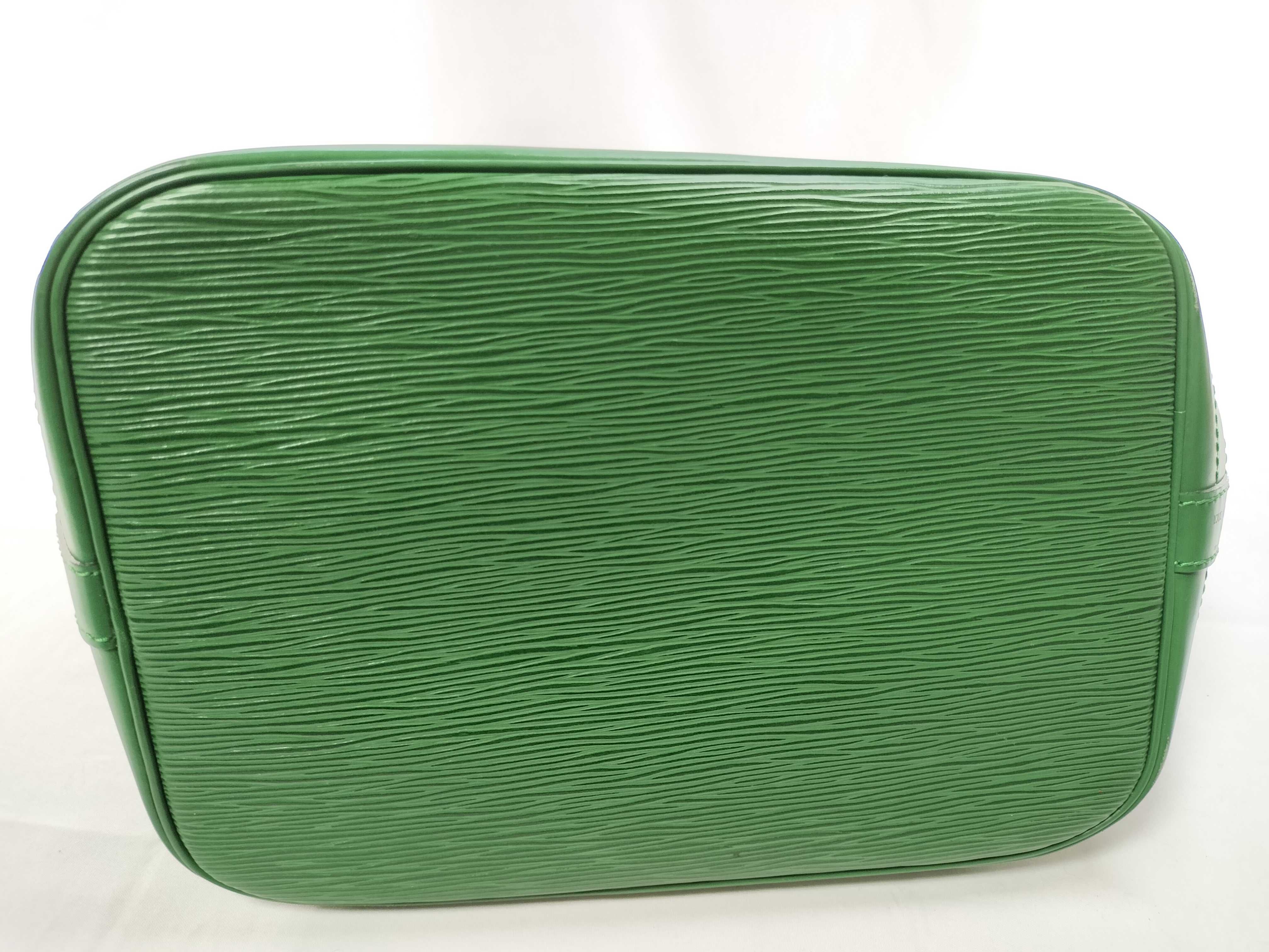 Epi Bicolor Noe Shoulder Bag — view 7