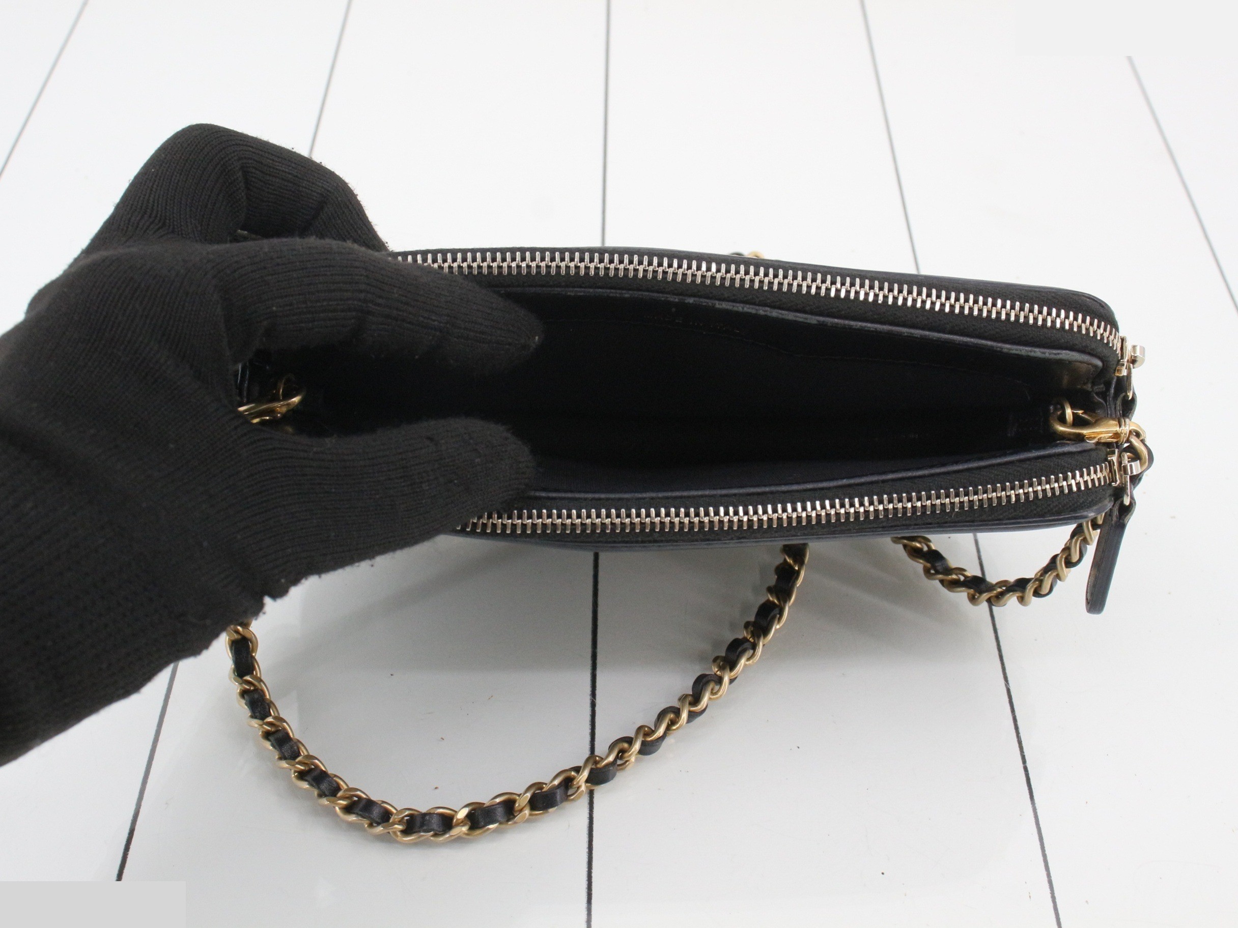CC Filigree Chain Wallet, Caviar Skin, Black Shoulder Bag — view 4