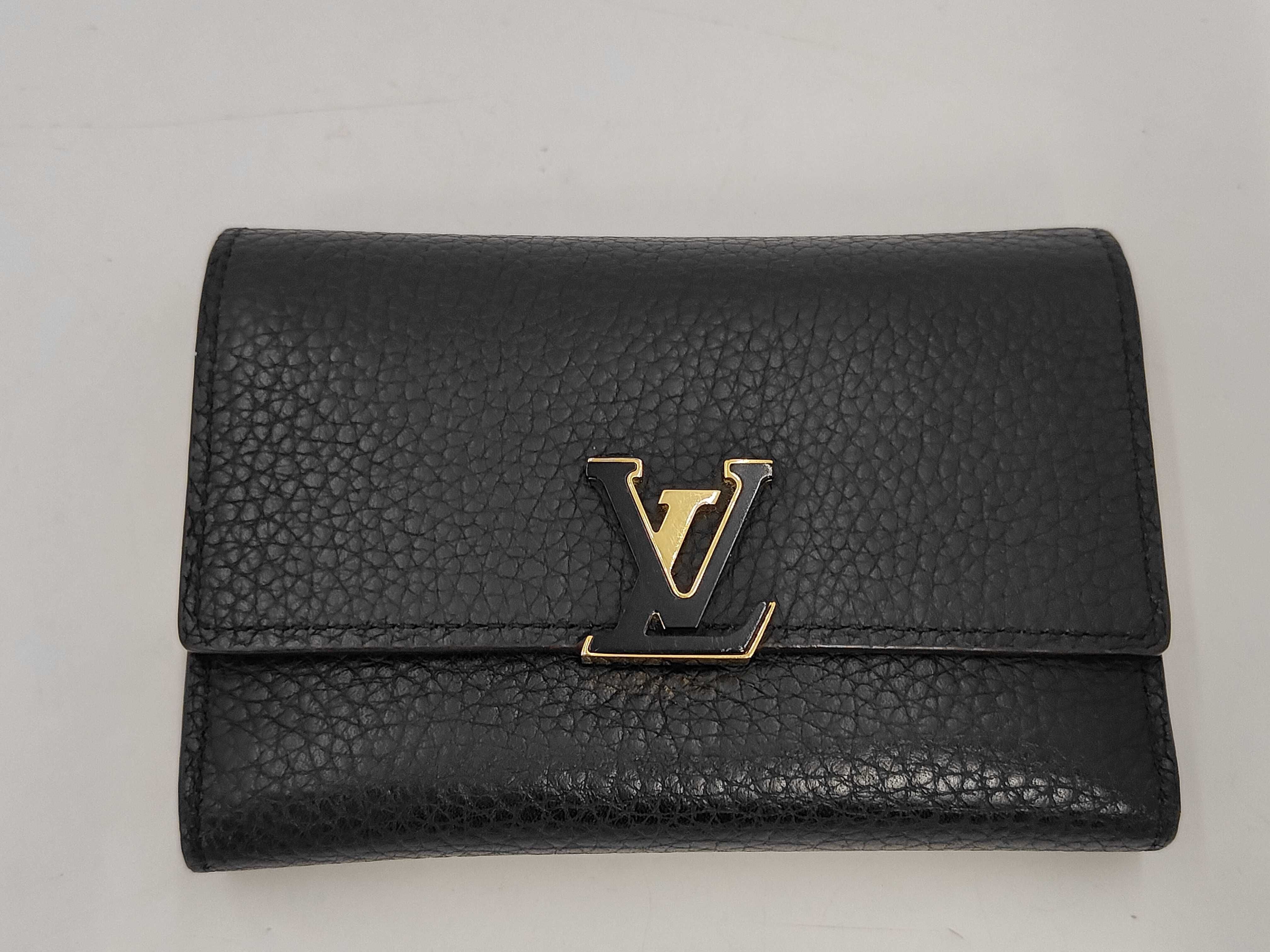 Capucines Compact M62157 Wallet