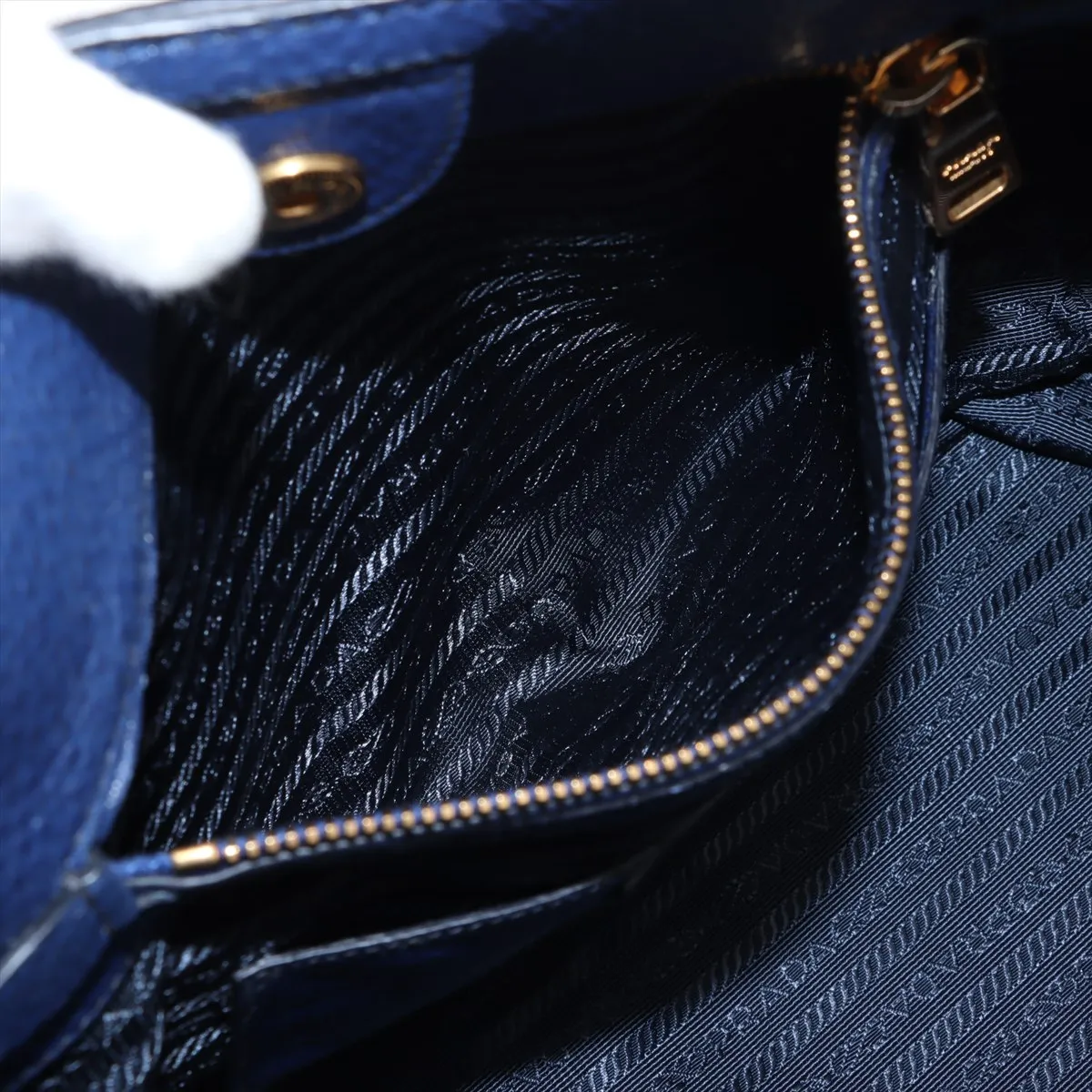 Vitello Dino Leather Handbag Blue BN2435 — view 8