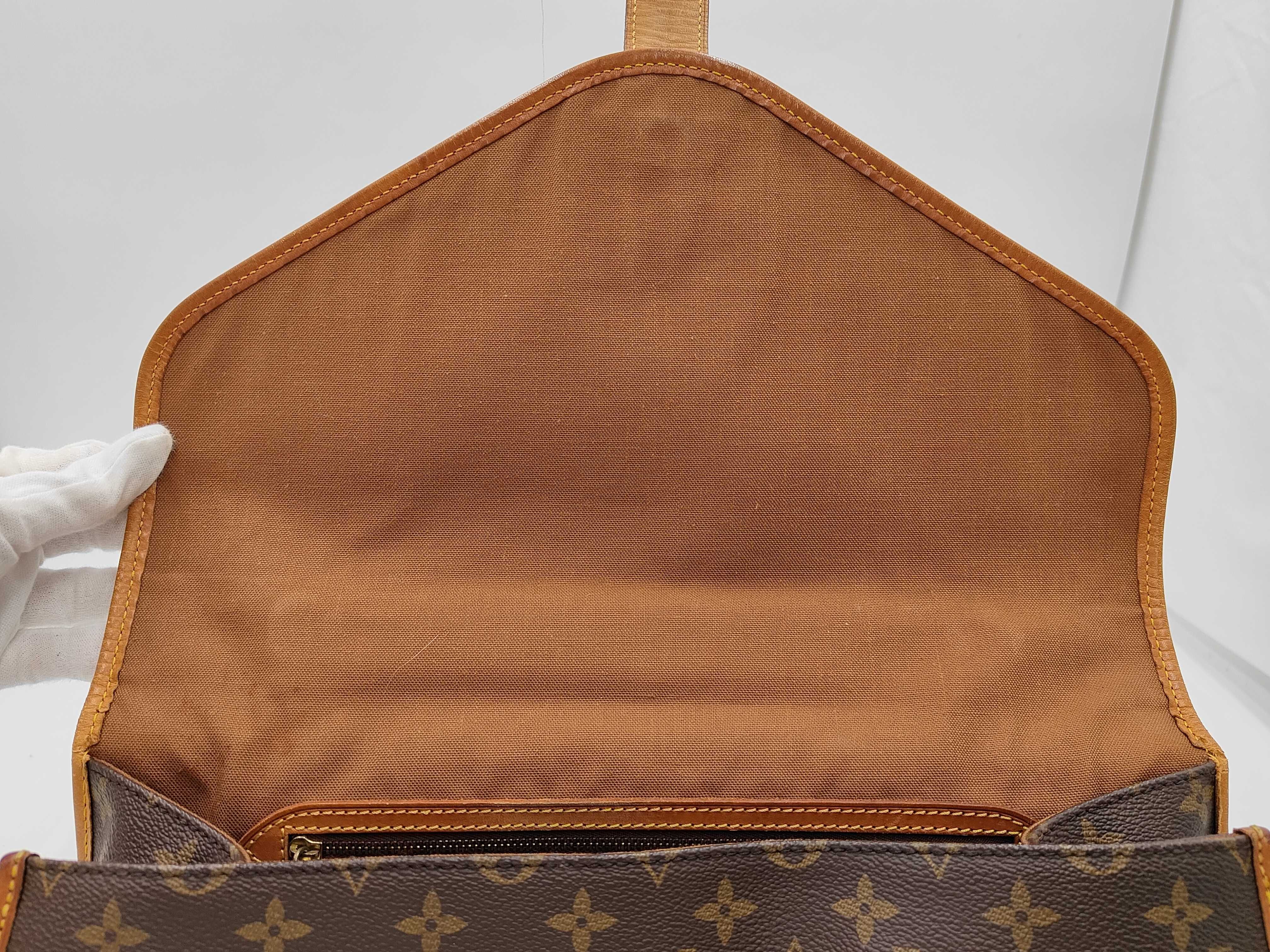 Monogram LV/Louis Vuitton M51121/Beverly Handbag Monogram No Strap Handbag — view 8