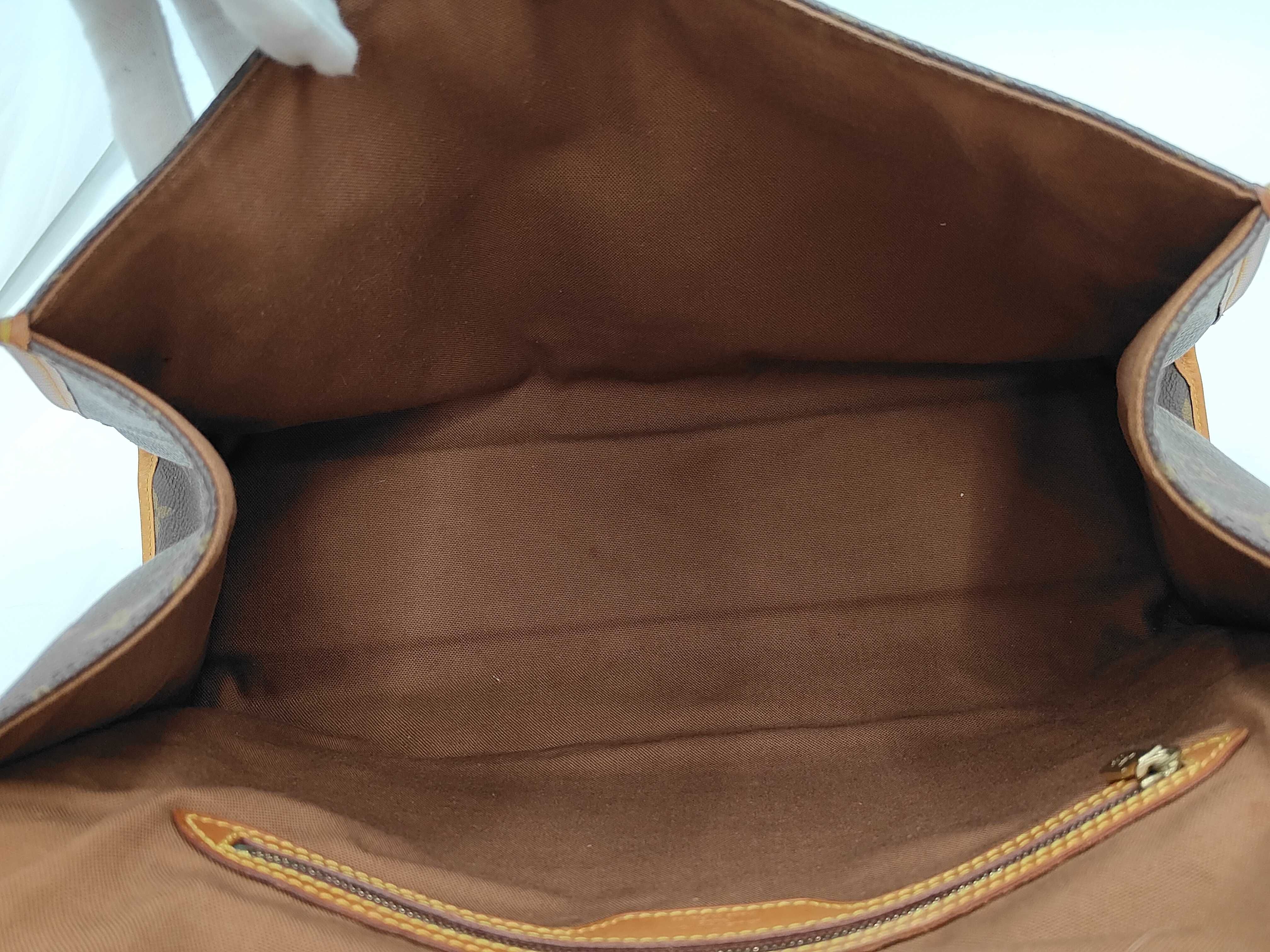 Monogram LV/Louis Vuitton M51121/Beverly Handbag Monogram No Strap Handbag — view 9