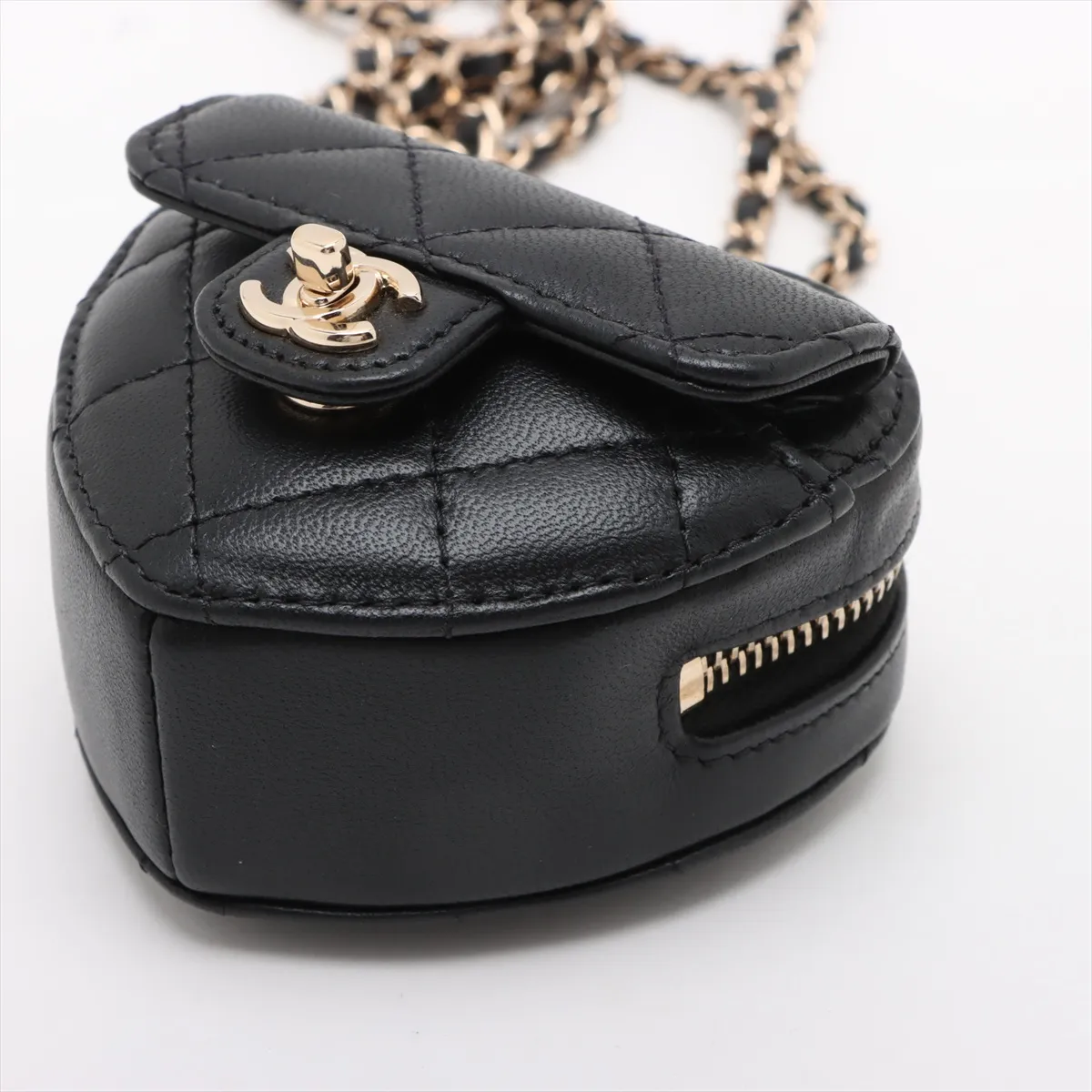 Matelasse Lambskin Chain Shoulder Bag Heart Black Gold Hardware 32047970 No. 32 — view 3