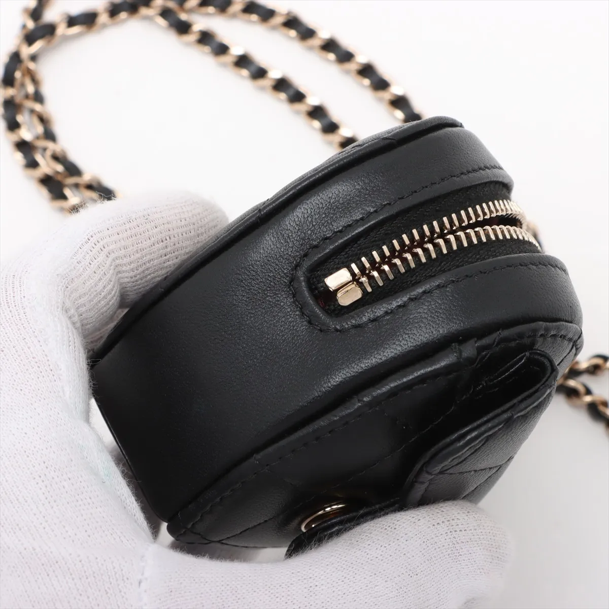 Matelasse Lambskin Chain Shoulder Bag Heart Black Gold Hardware 32047970 No. 32 — view 8