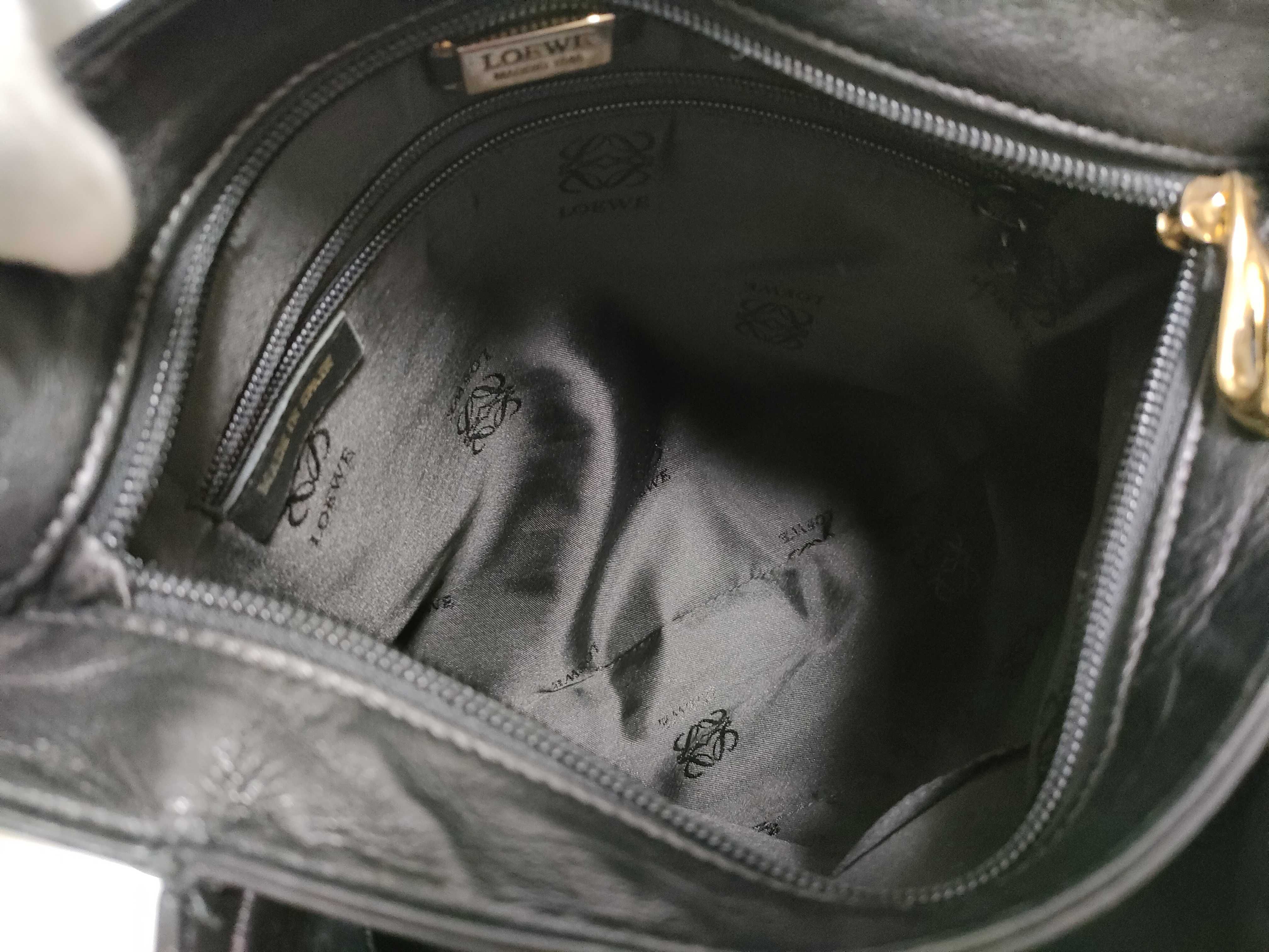 Anagram Leather Shoulder Bag — view 9