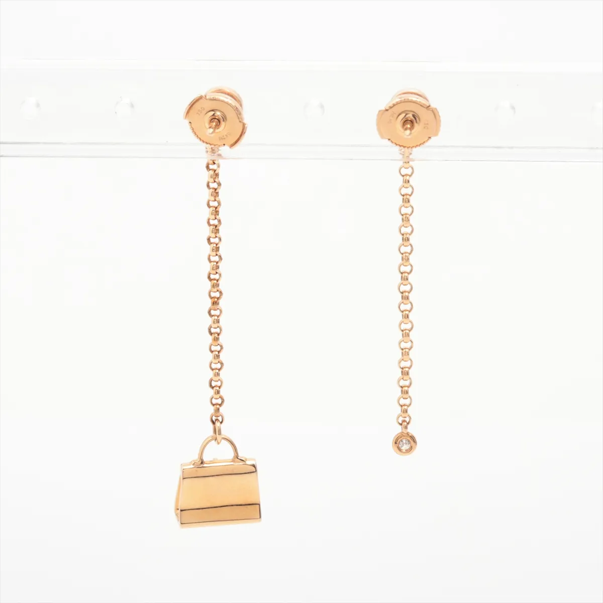 Kelly Amulette Diamond Earrings, 750 (PG), 7.9g, 20W285603 21AS069084. One earring has a faulty locking mechanism. Serial numbers differ between the left and right earrings. — view 2