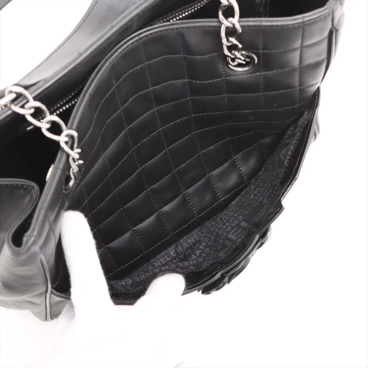 Chocolate Bar Lambskin x Patent Leather Chain Tote Bag Camellia Black Silver Hardware 10948041 No. 10 — view 9