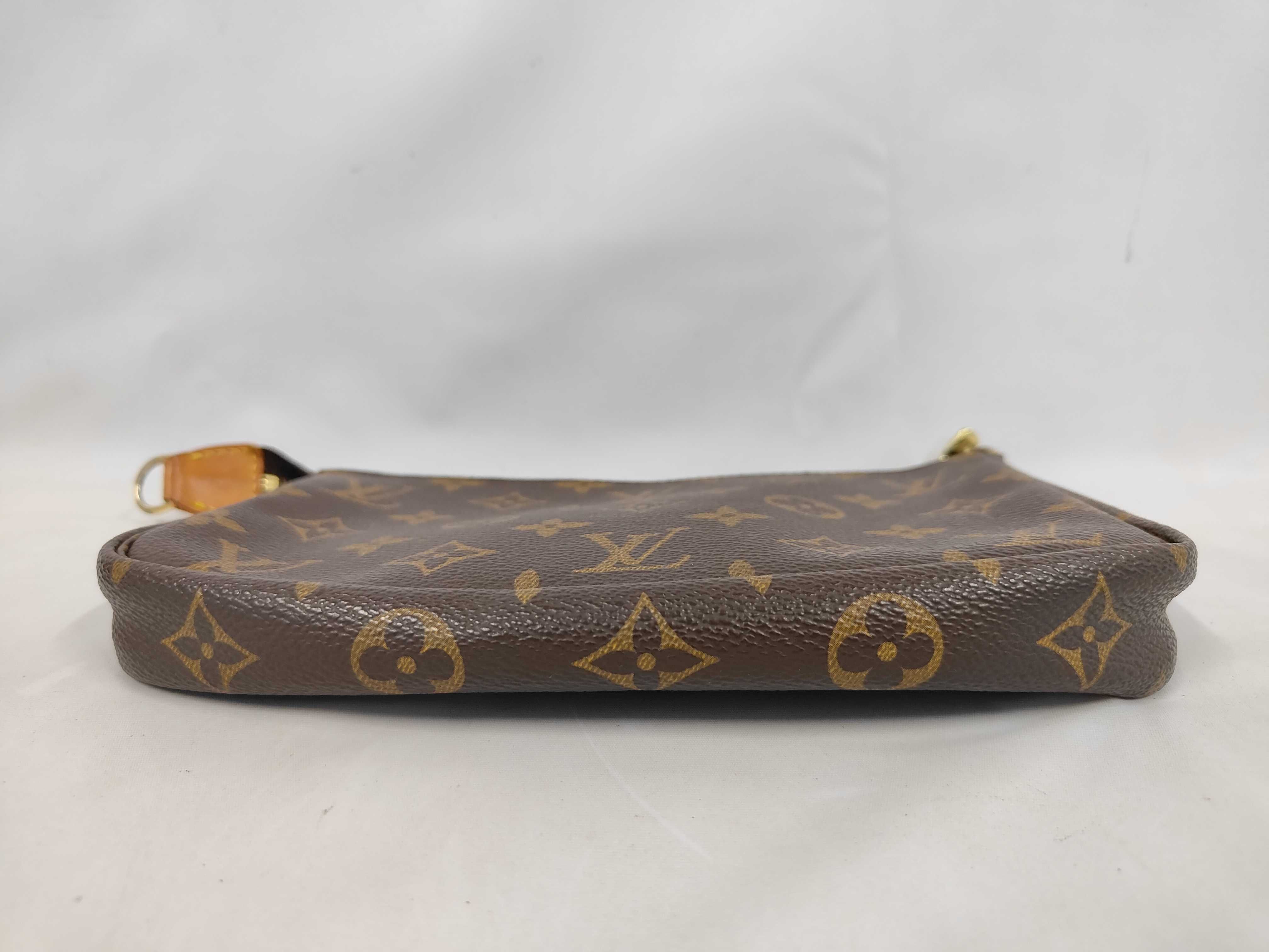 Monogram Pochette Accessoires AR1909 Shoulder Bag — view 4