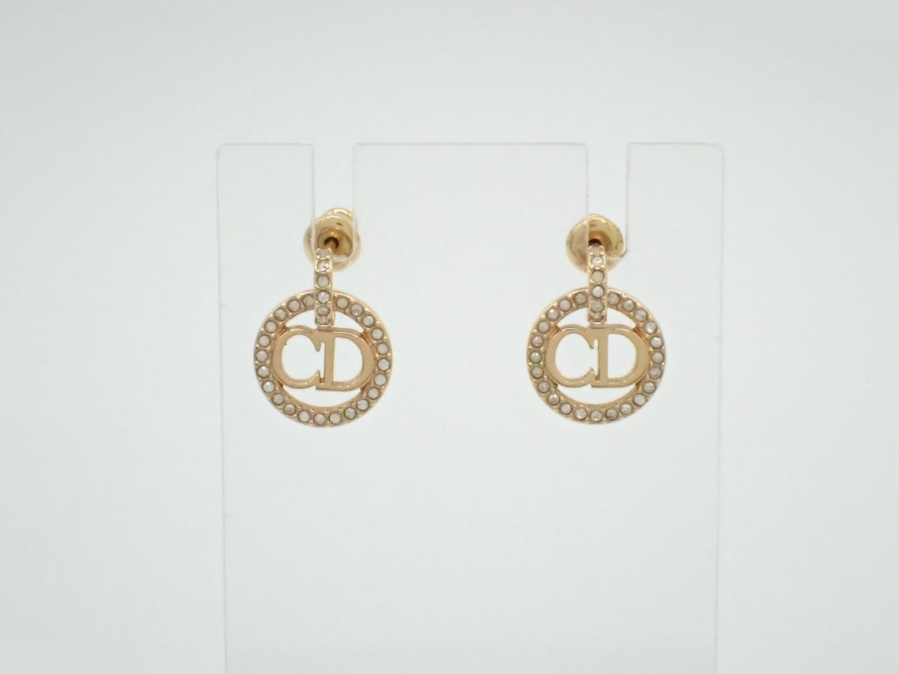 Other lines: Precious metals and earrings