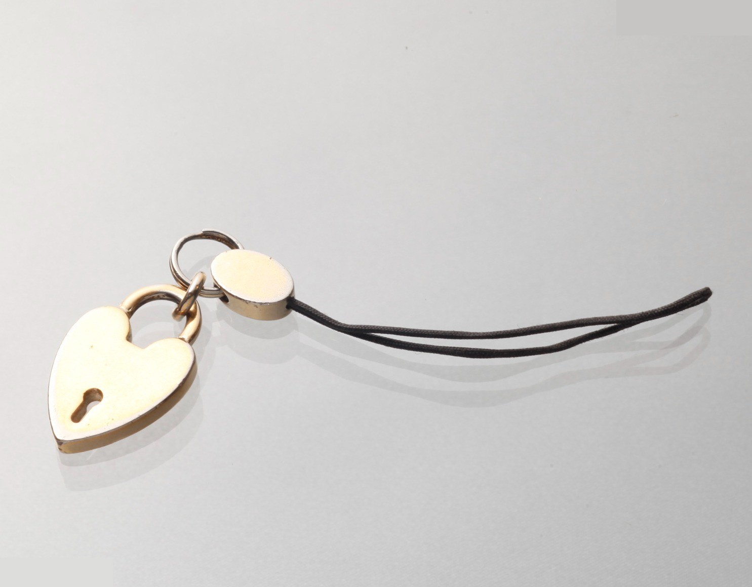 Heart padlock motif — view 2