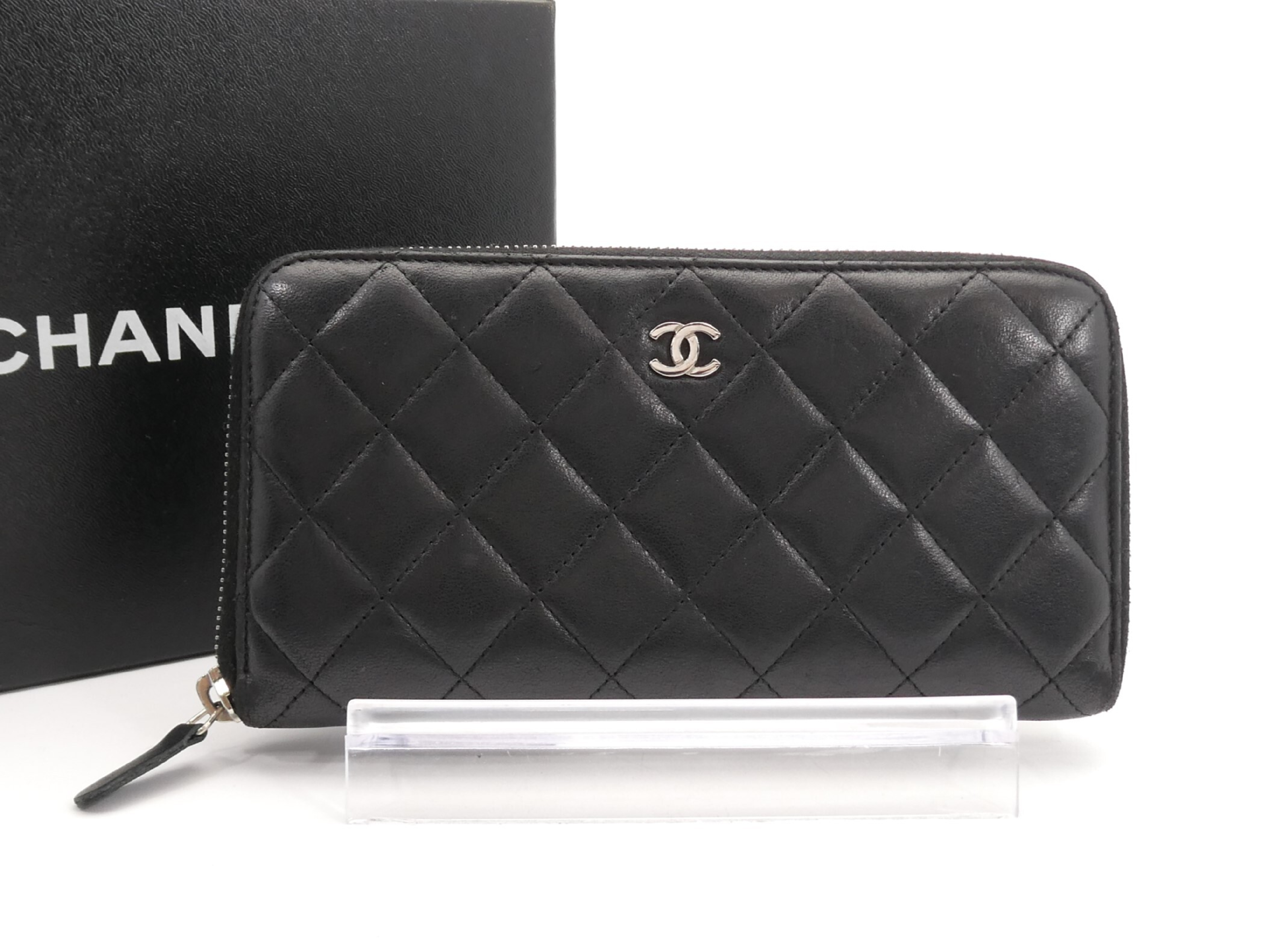 Matelassé Coco Mark Round Zip Wallet