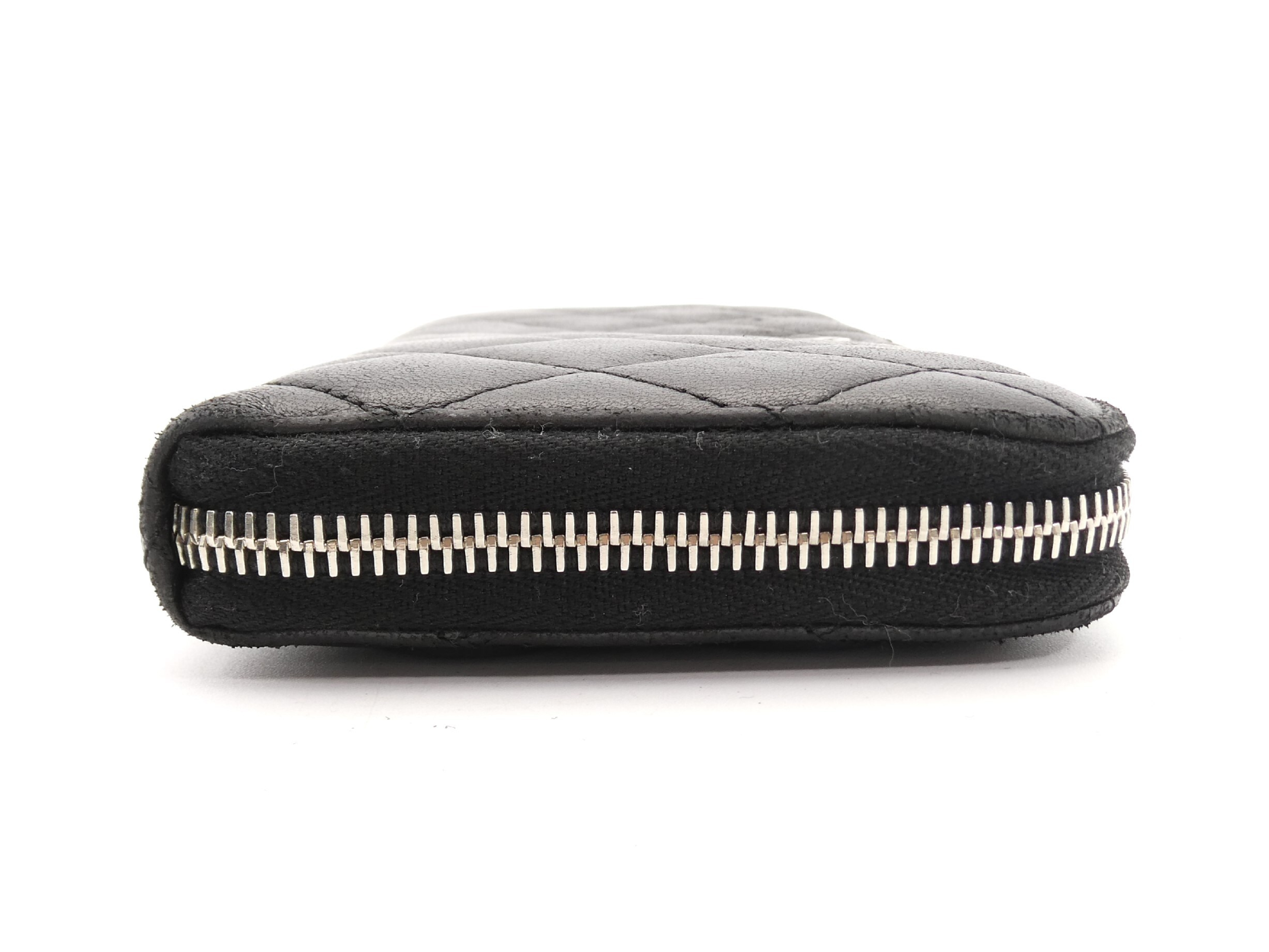 Matelassé Coco Mark Round Zip Wallet — view 4