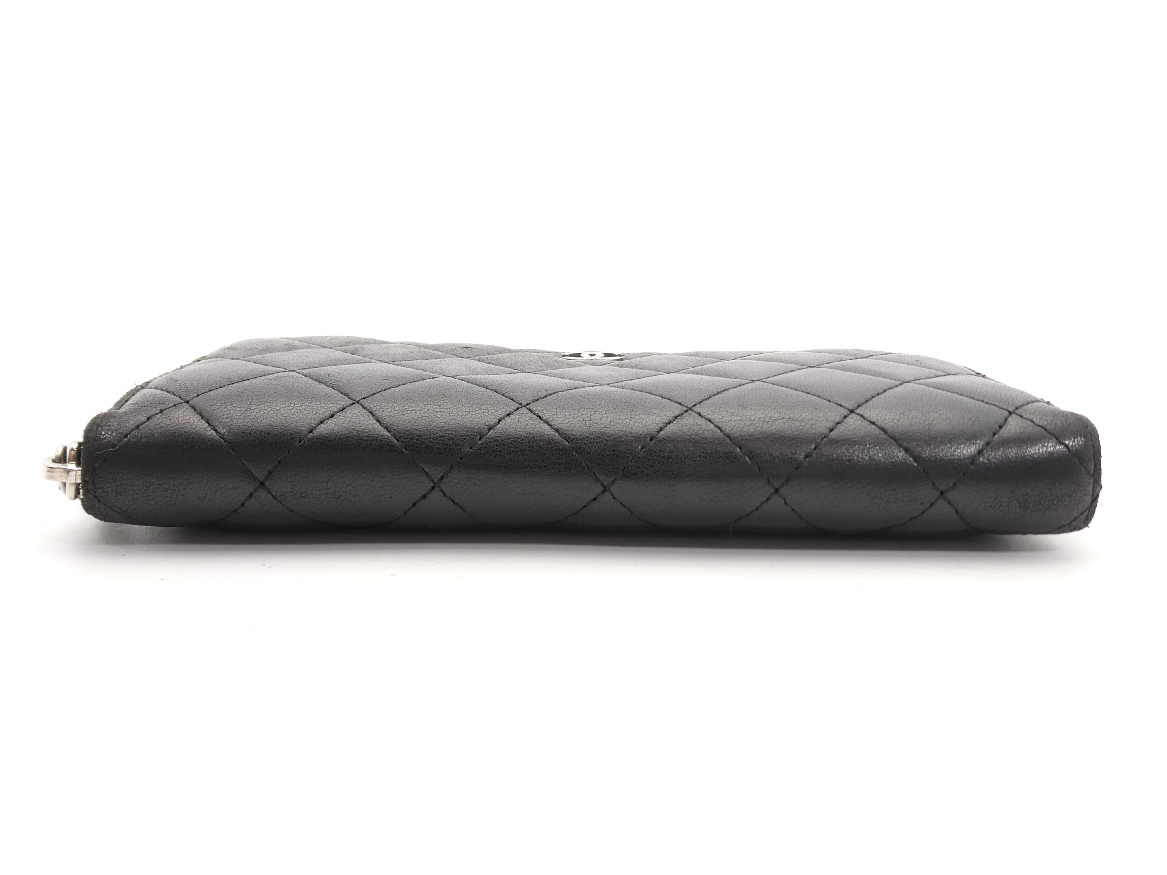 Matelassé Coco Mark Round Zip Wallet — view 5