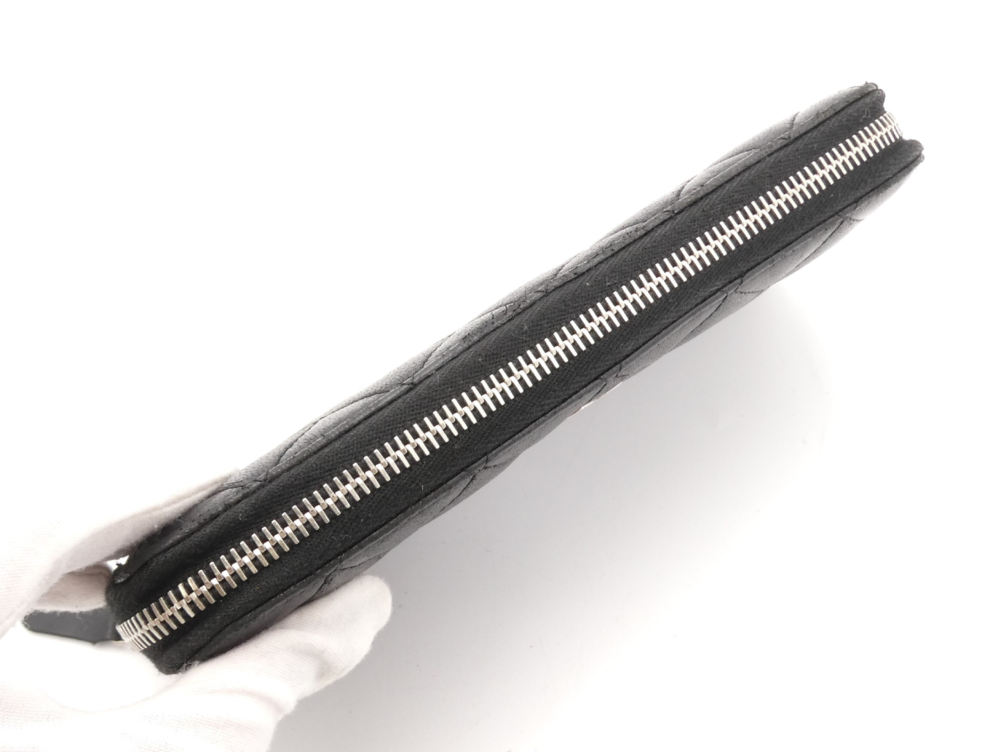 Matelassé Coco Mark Round Zip Wallet — view 6