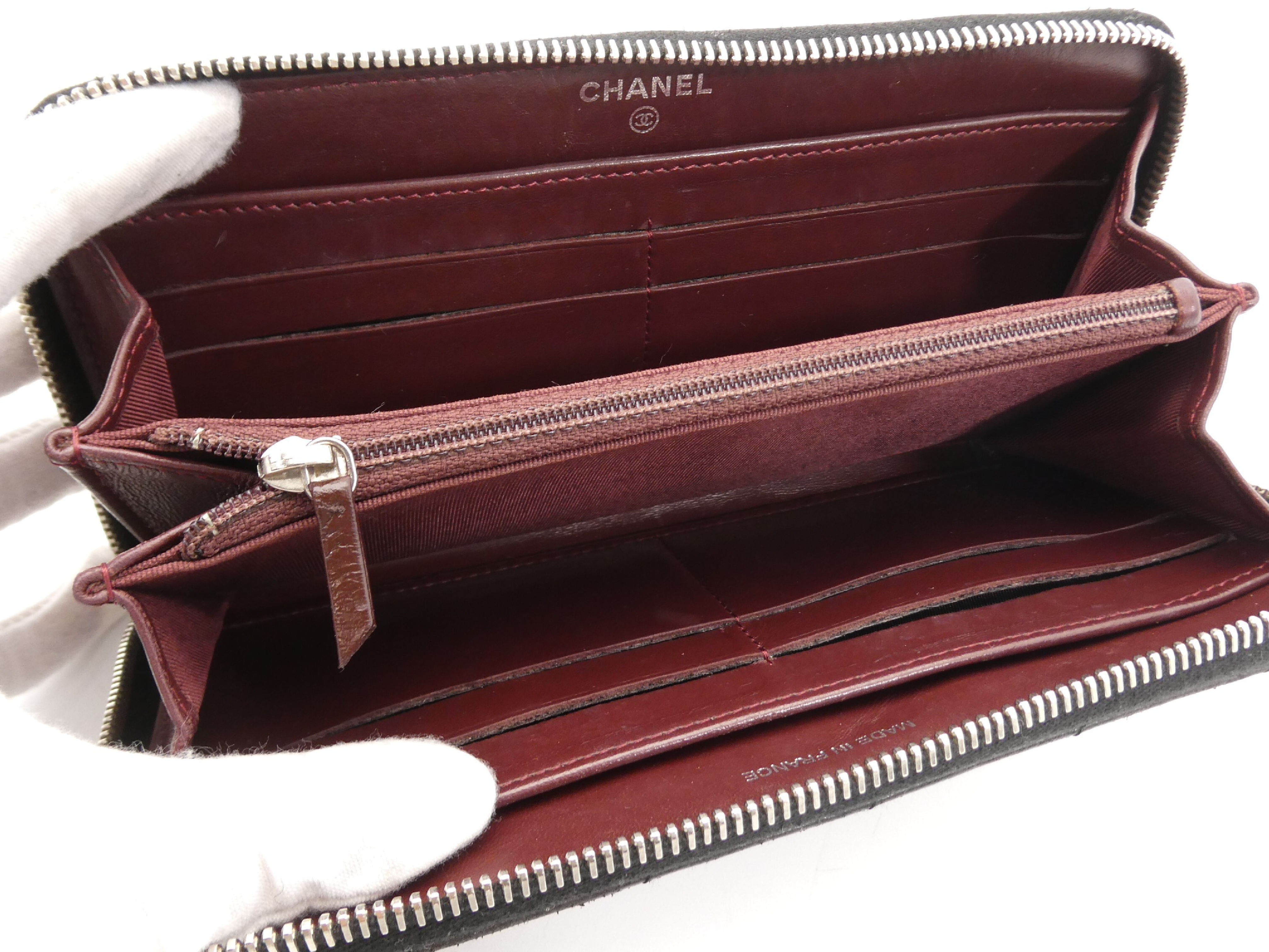 Matelassé Coco Mark Round Zip Wallet — view 7
