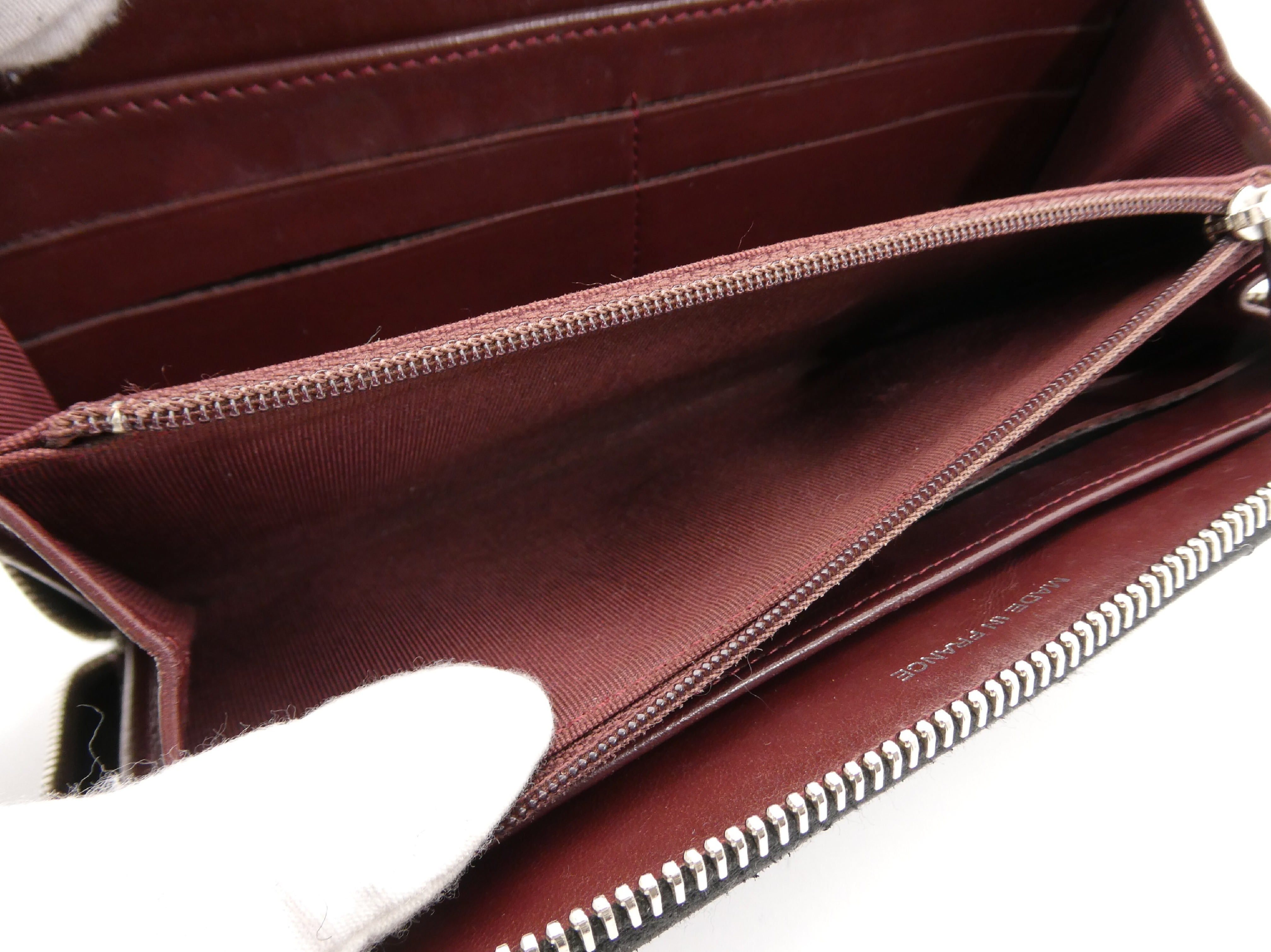 Matelassé Coco Mark Round Zip Wallet — view 8