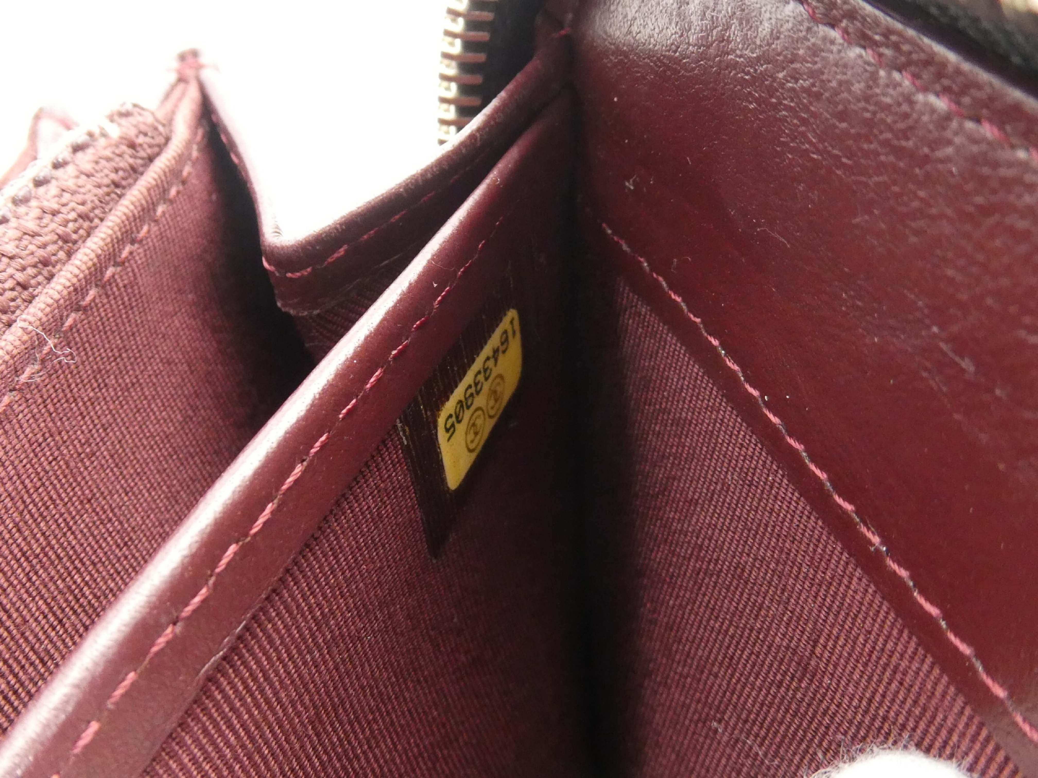 Matelassé Coco Mark Round Zip Wallet — view 10