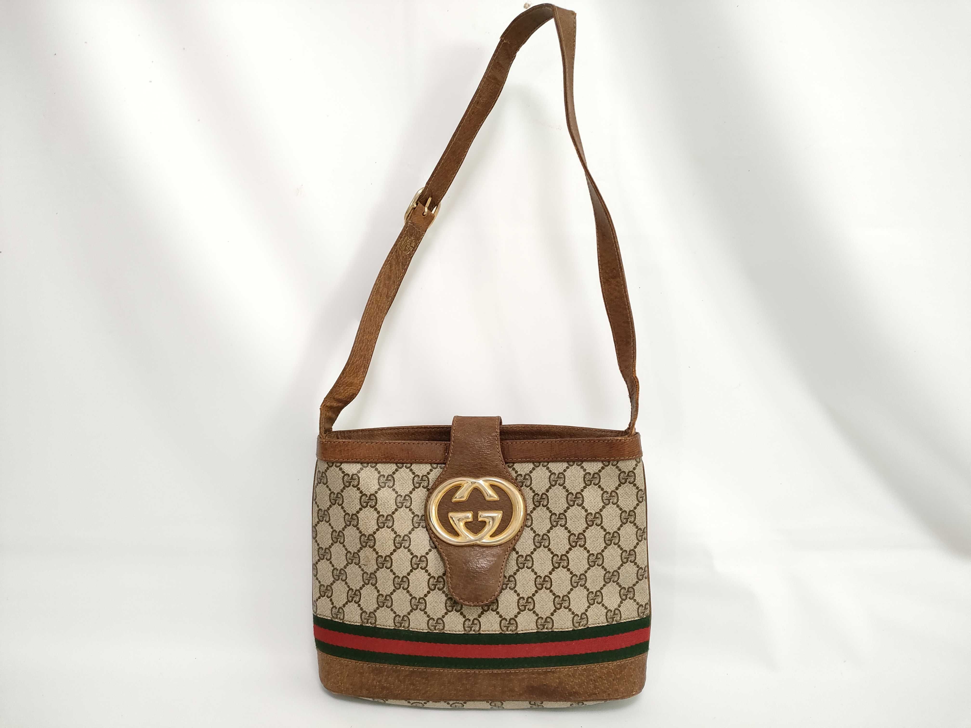 GG Supreme Shoulder Bag