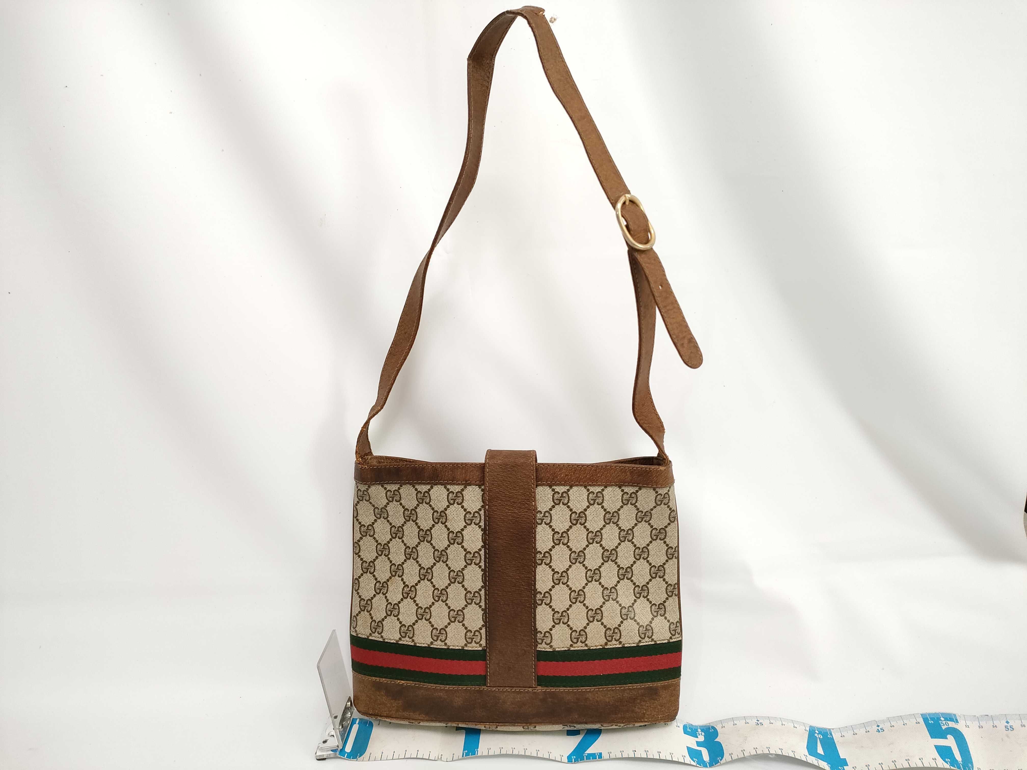 GG Supreme Shoulder Bag — view 2