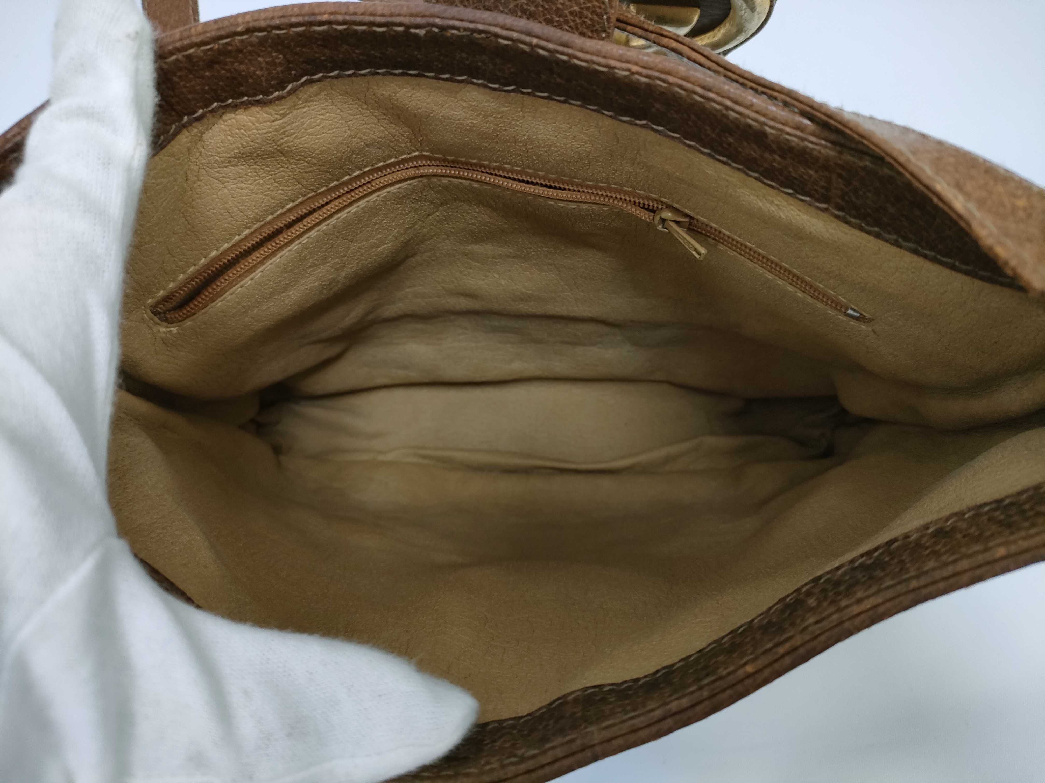 GG Supreme Shoulder Bag — view 11