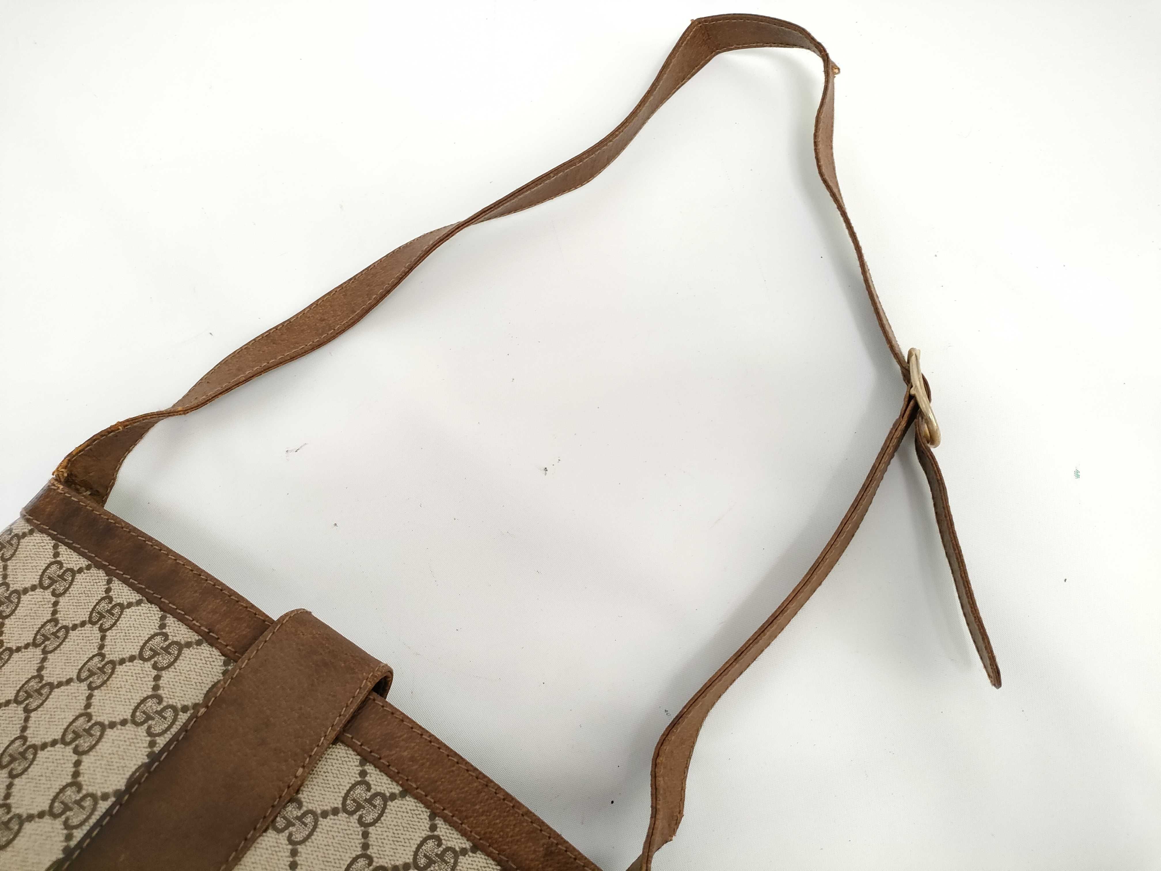 GG Supreme Shoulder Bag — view 3