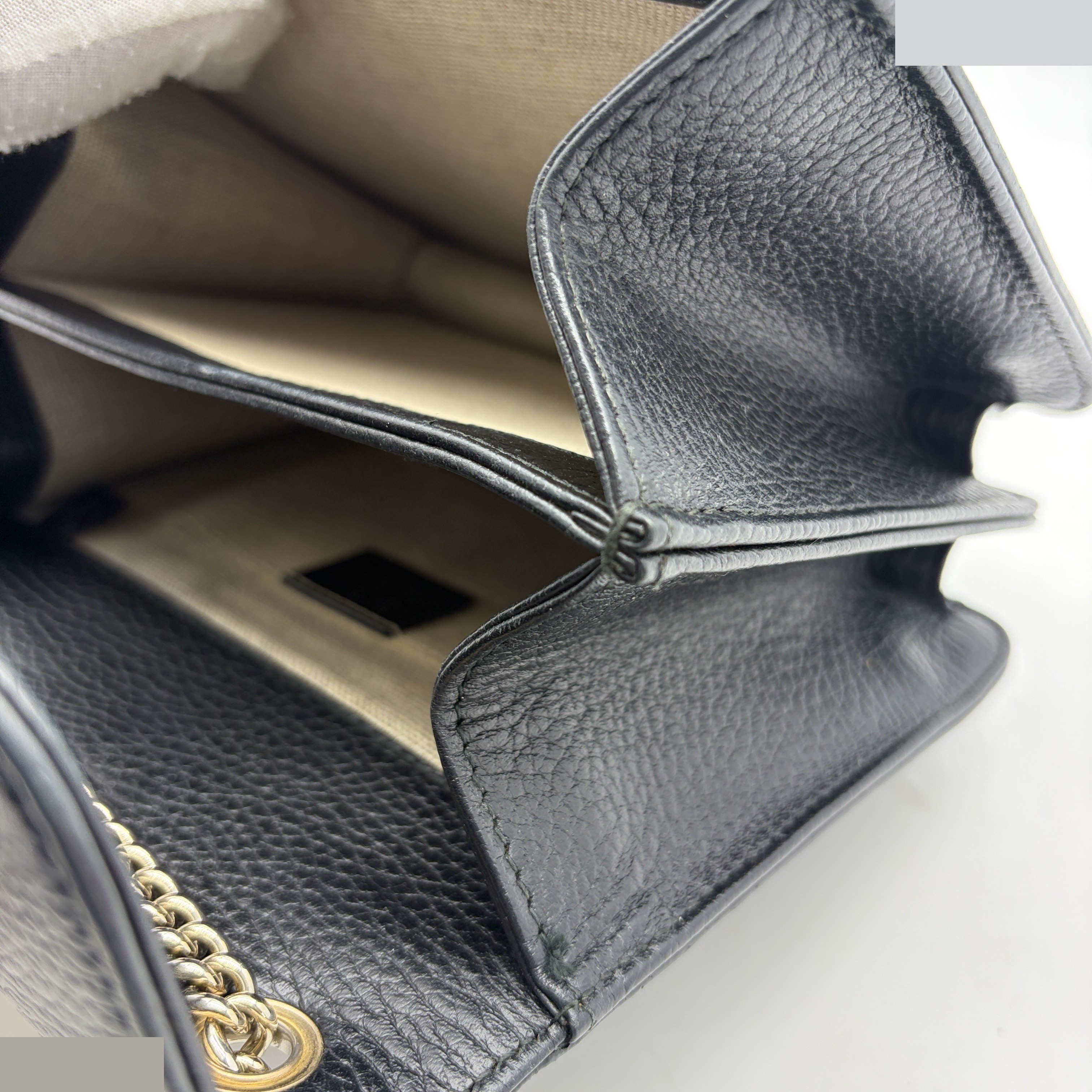 Small leather shoulder bag with interlocking G logo — view 9