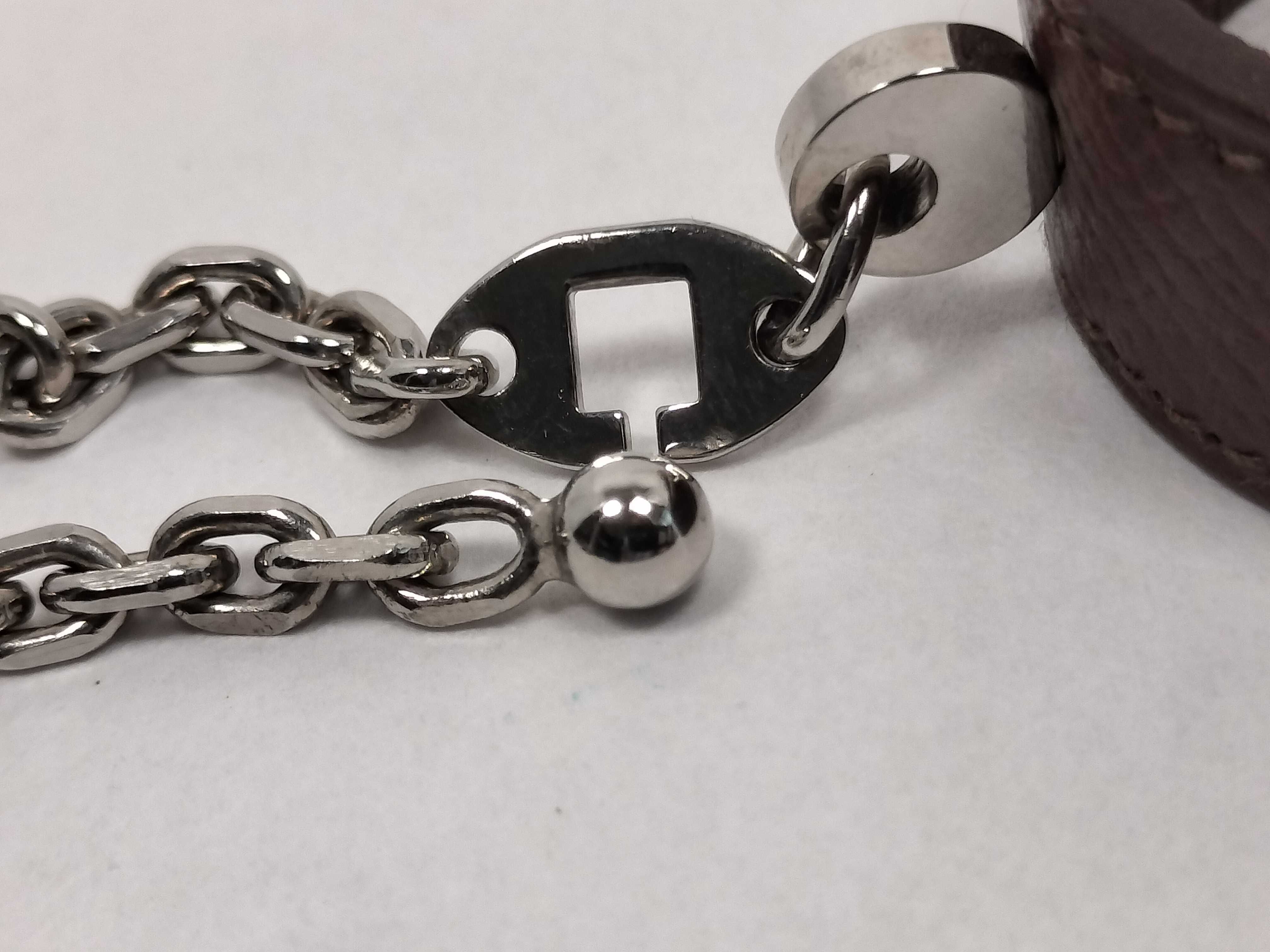 Glove Holder with Silver Hardware - Key Case/Keychain — view 2