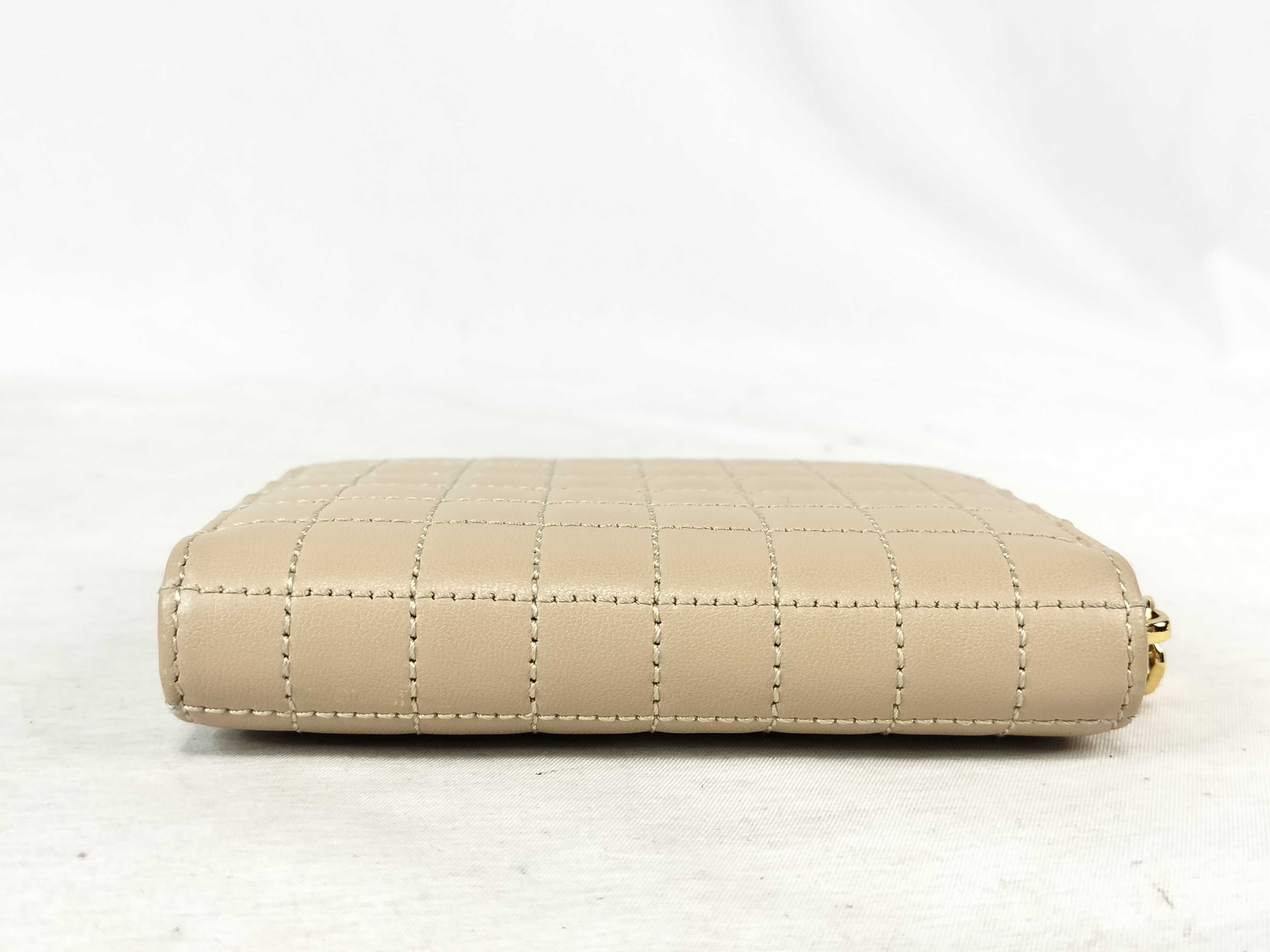 quilted coin case in beige with C charm. — view 3