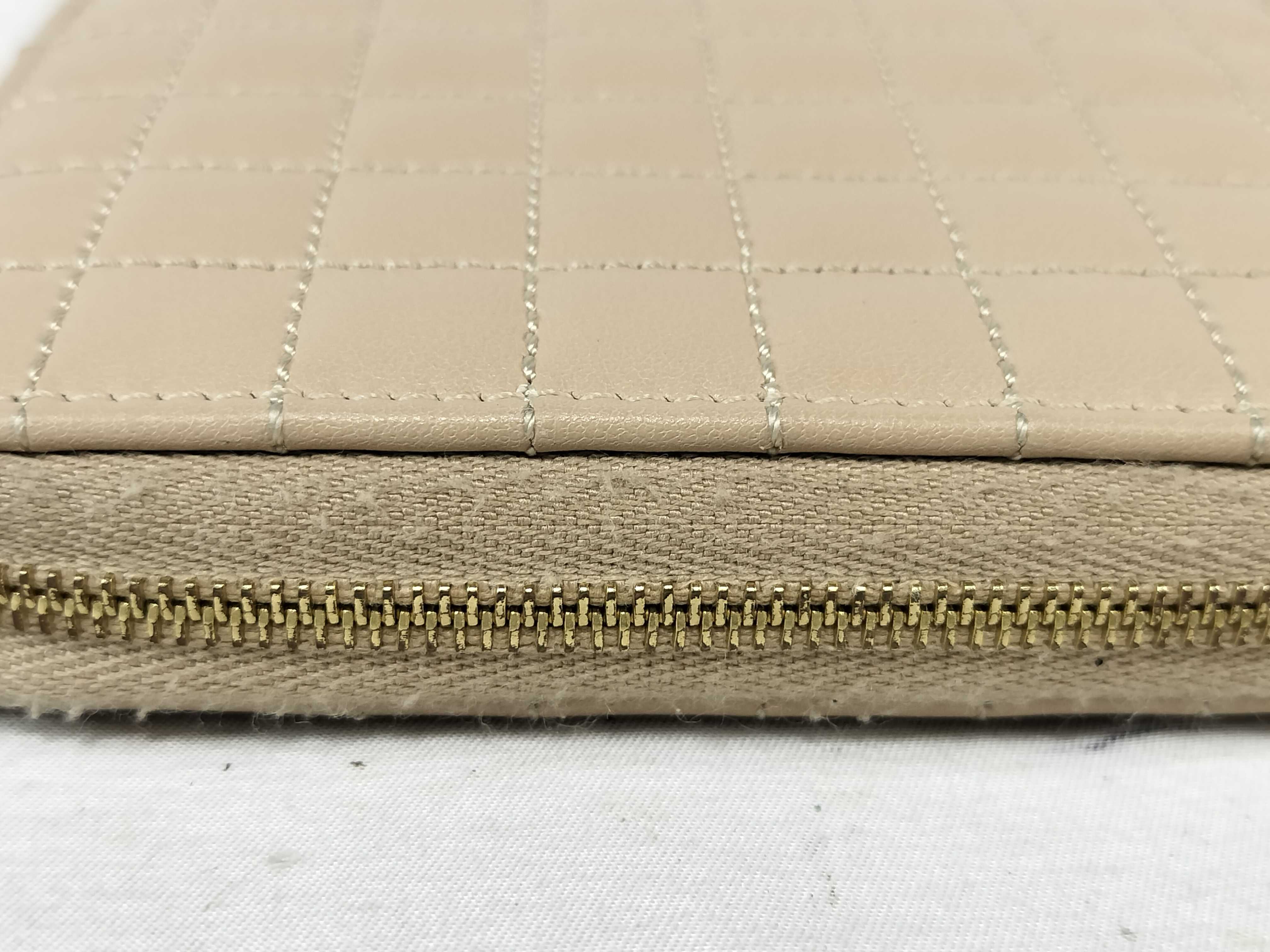 quilted coin case in beige with C charm. — view 8