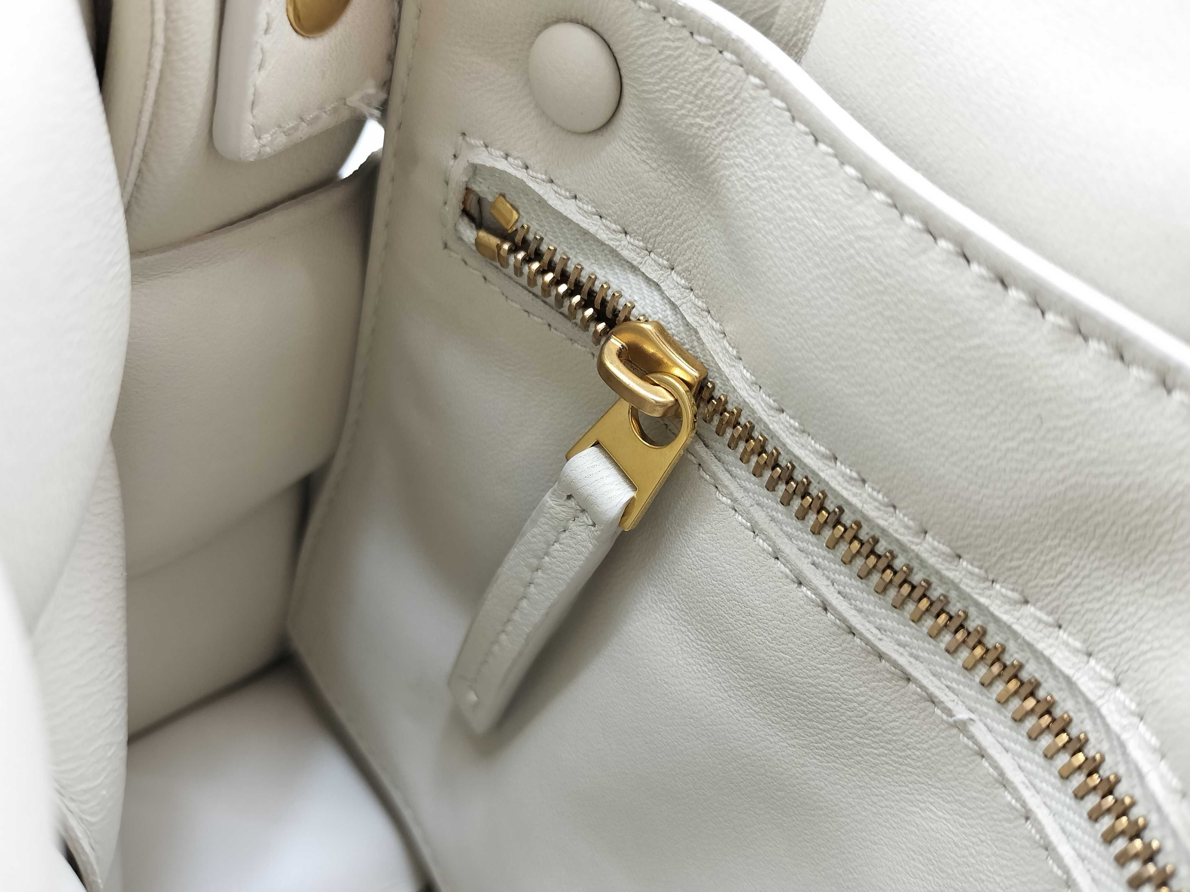 Padded Cassette White Shoulder Bag (Retail Price: ¥340,000) — view 13