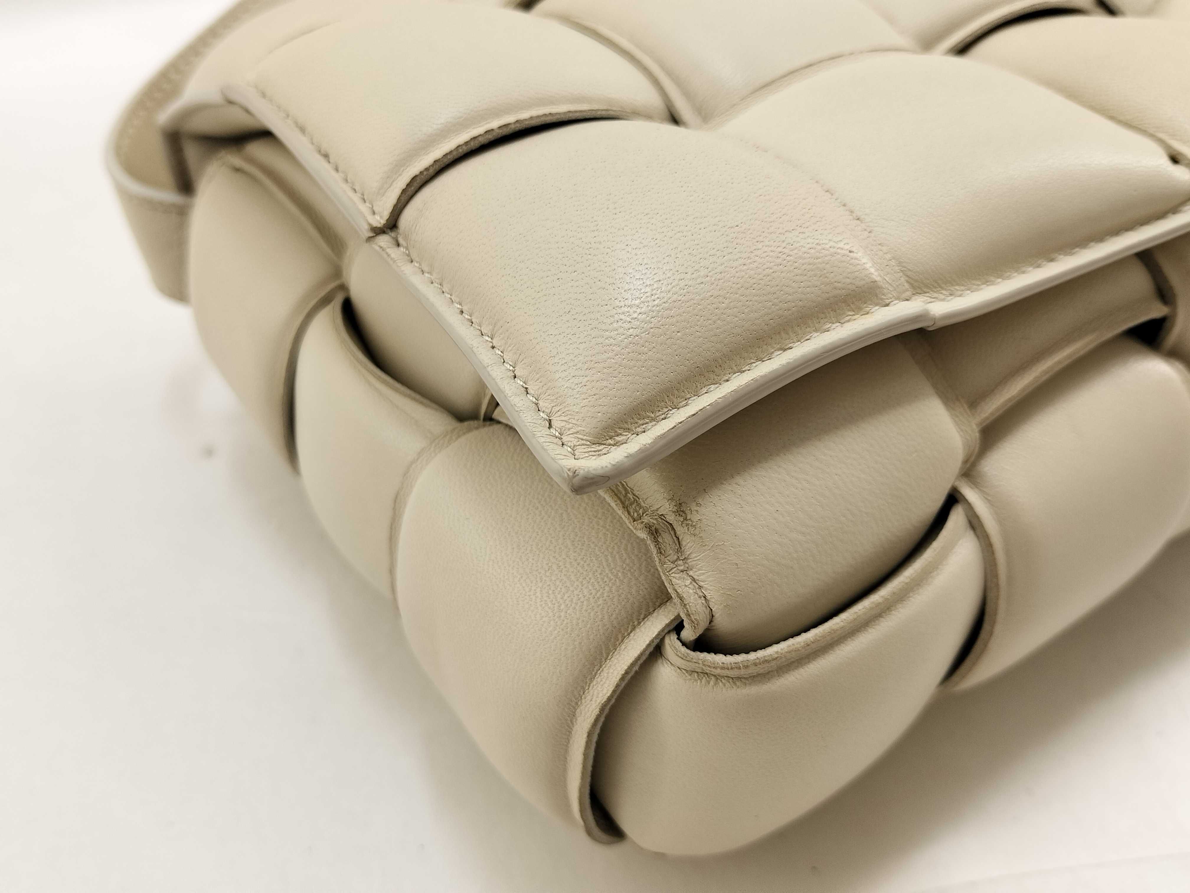 Padded Cassette White Shoulder Bag (Retail Price: ¥340,000) — view 4
