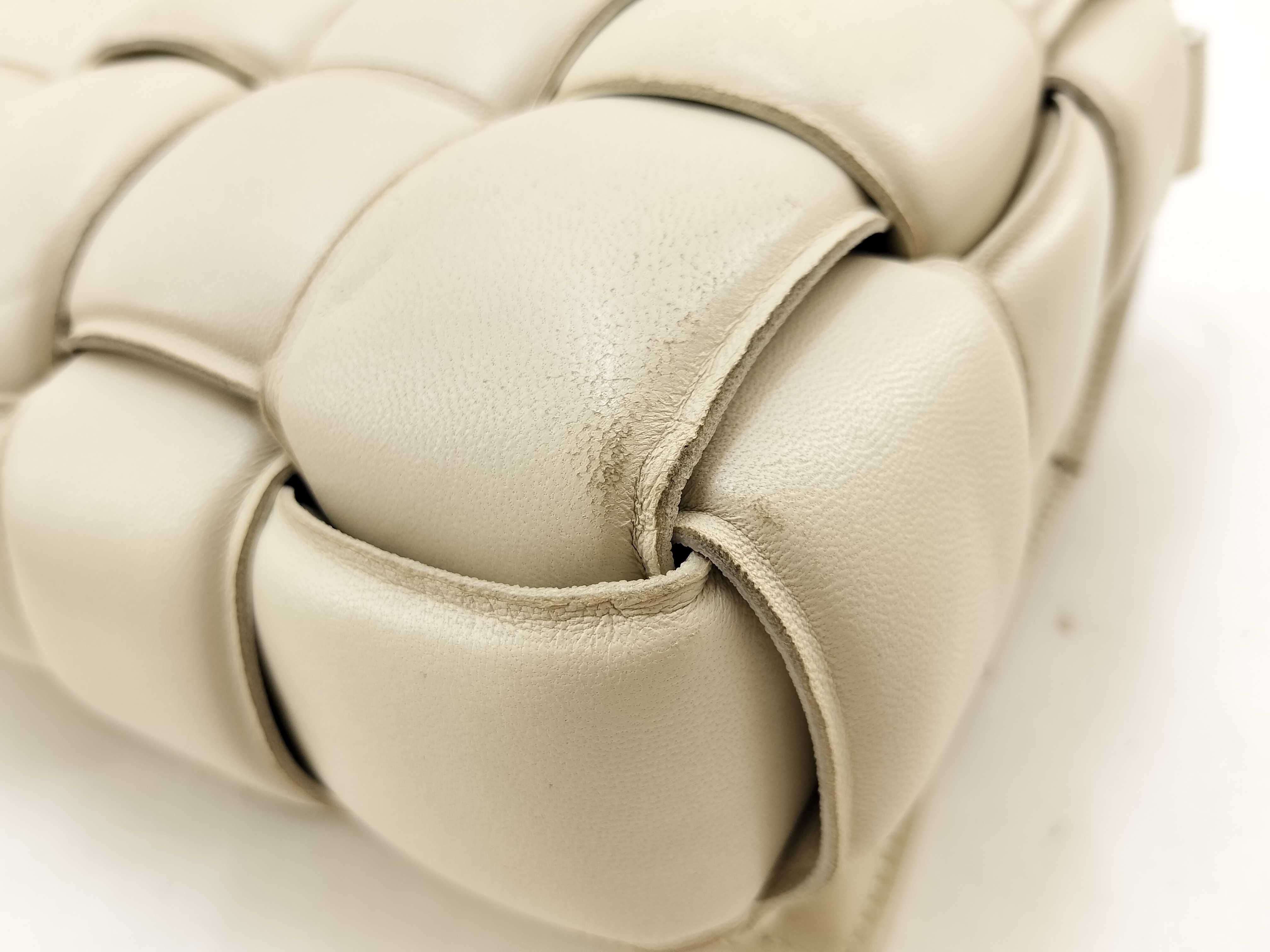 Padded Cassette White Shoulder Bag (Retail Price: ¥340,000) — view 5