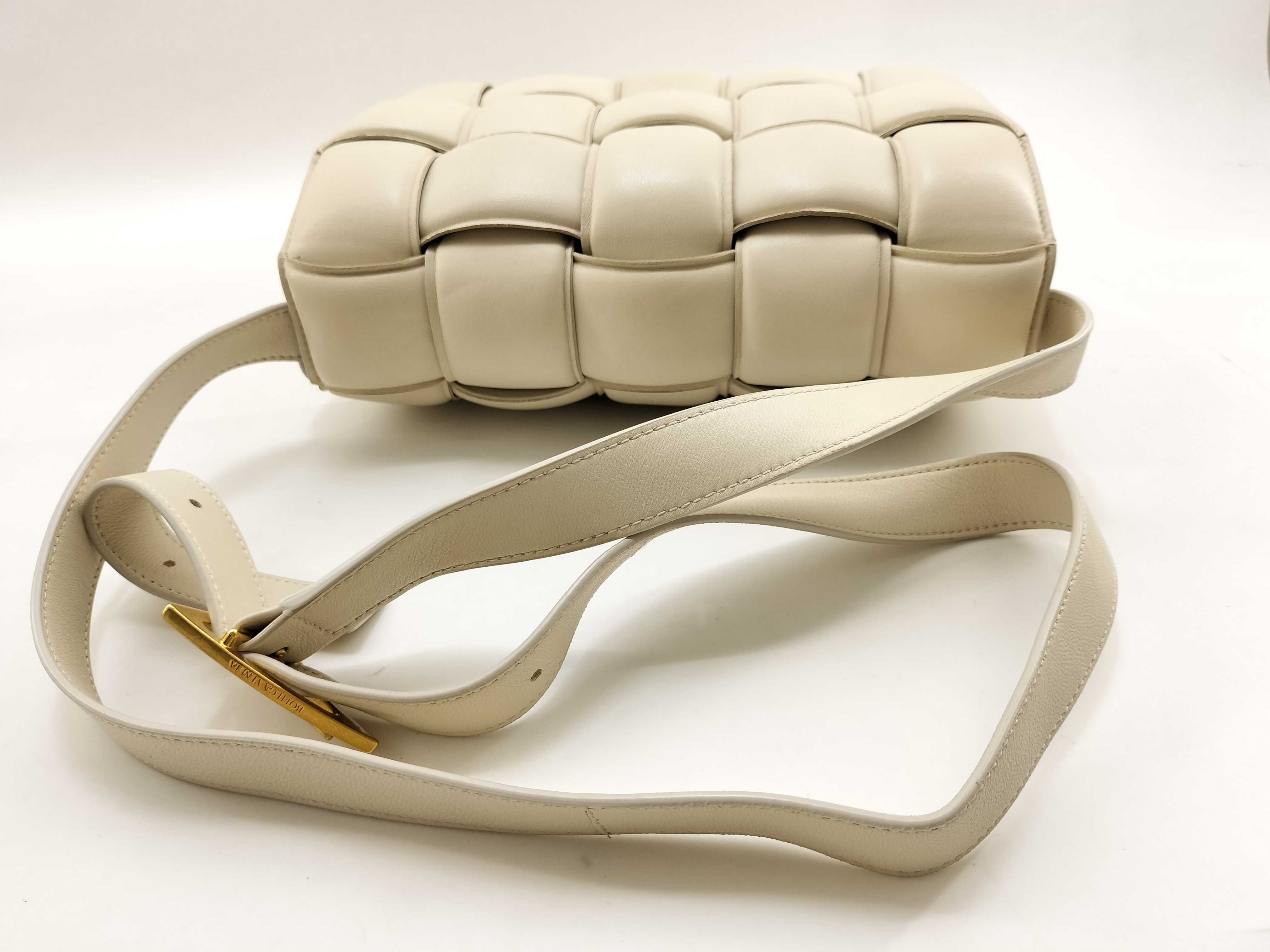 Padded Cassette White Shoulder Bag (Retail Price: ¥340,000) — view 8