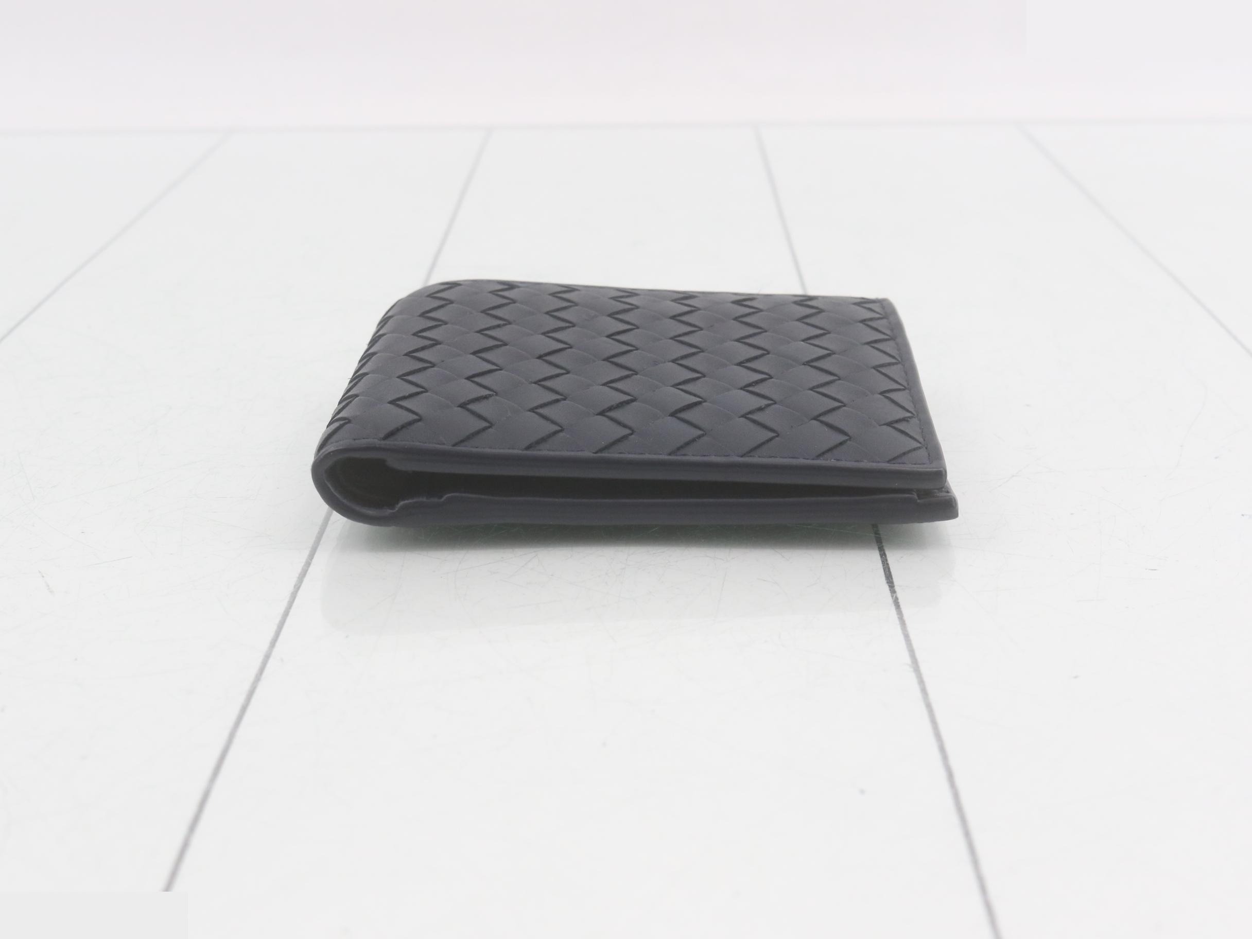 Intrecciato bi-fold wallet, unused. — view 3