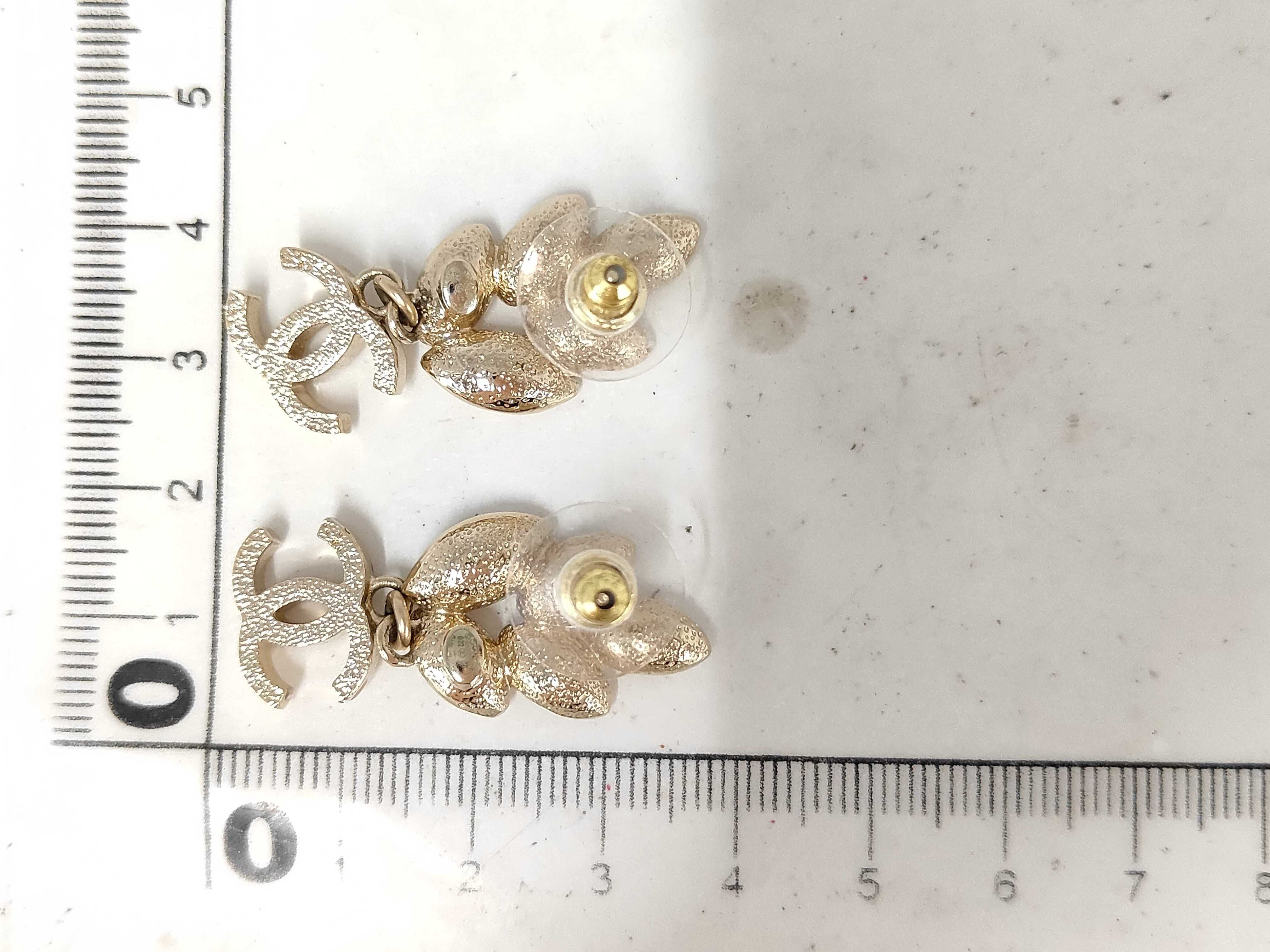 B22 K Coco Leaf Bijou Earrings — view 7