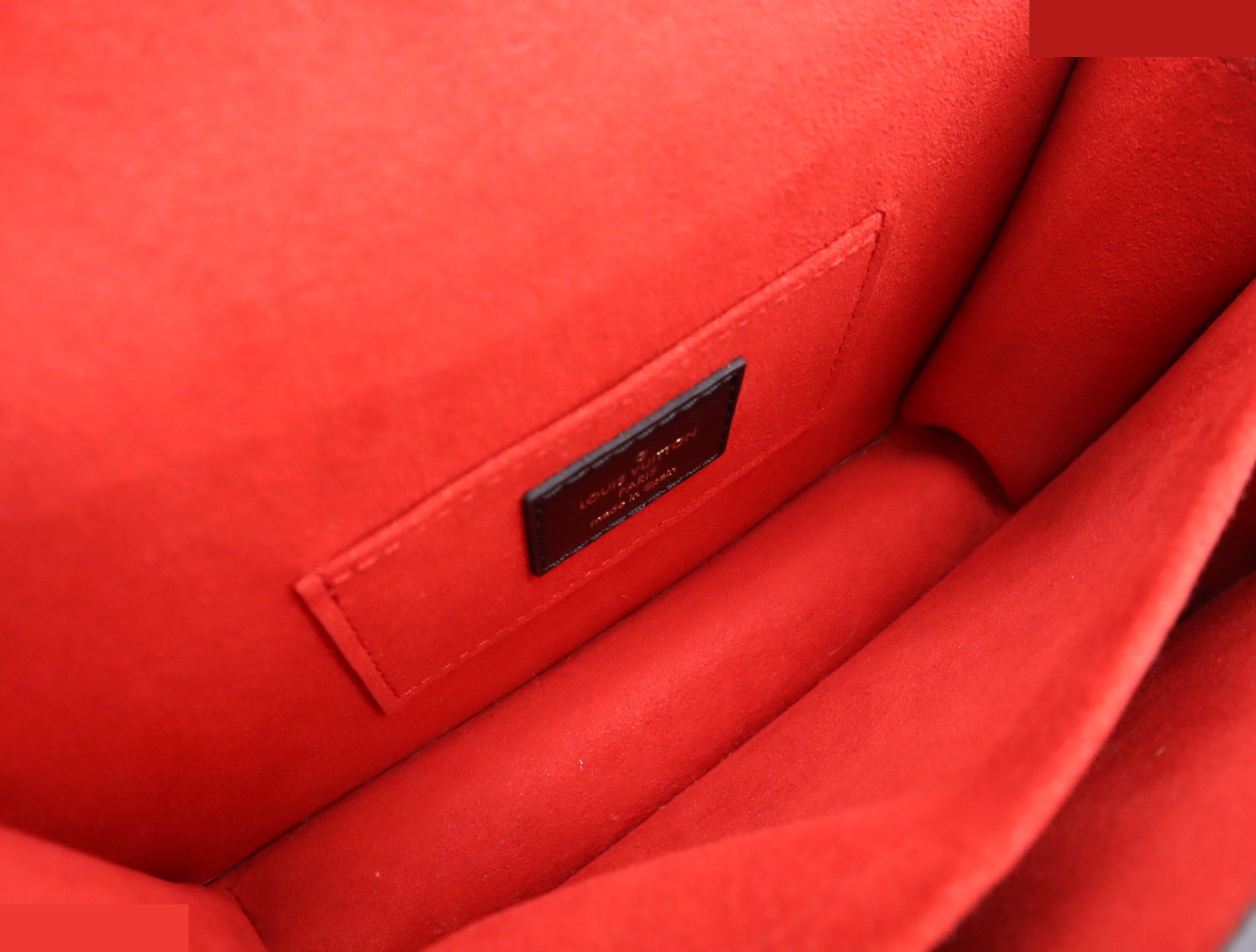 Dauphine MINI Fall in Love (with shoulder strap and charm) — view 8