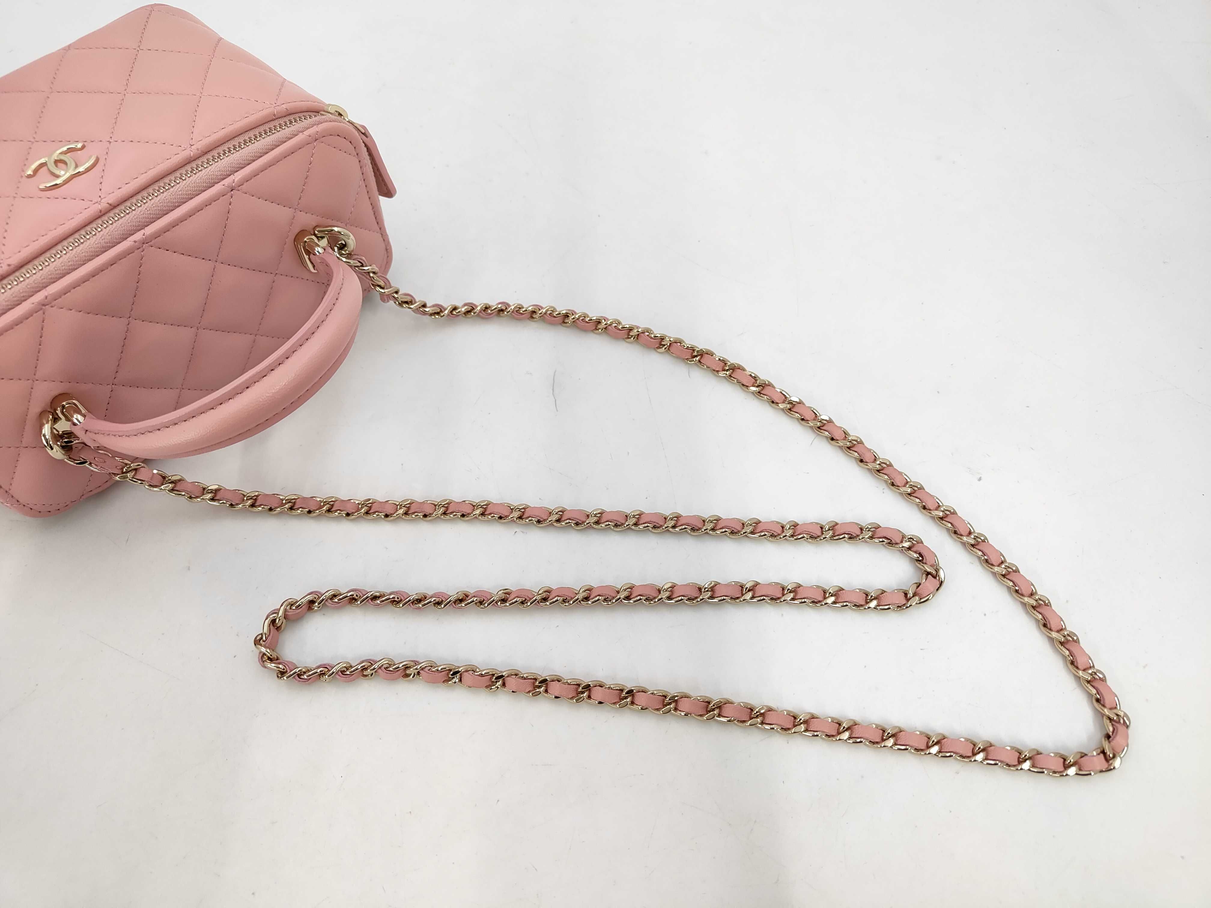 Matelassé Mini Vanity Lambskin Pink Shoulder Bag — view 5