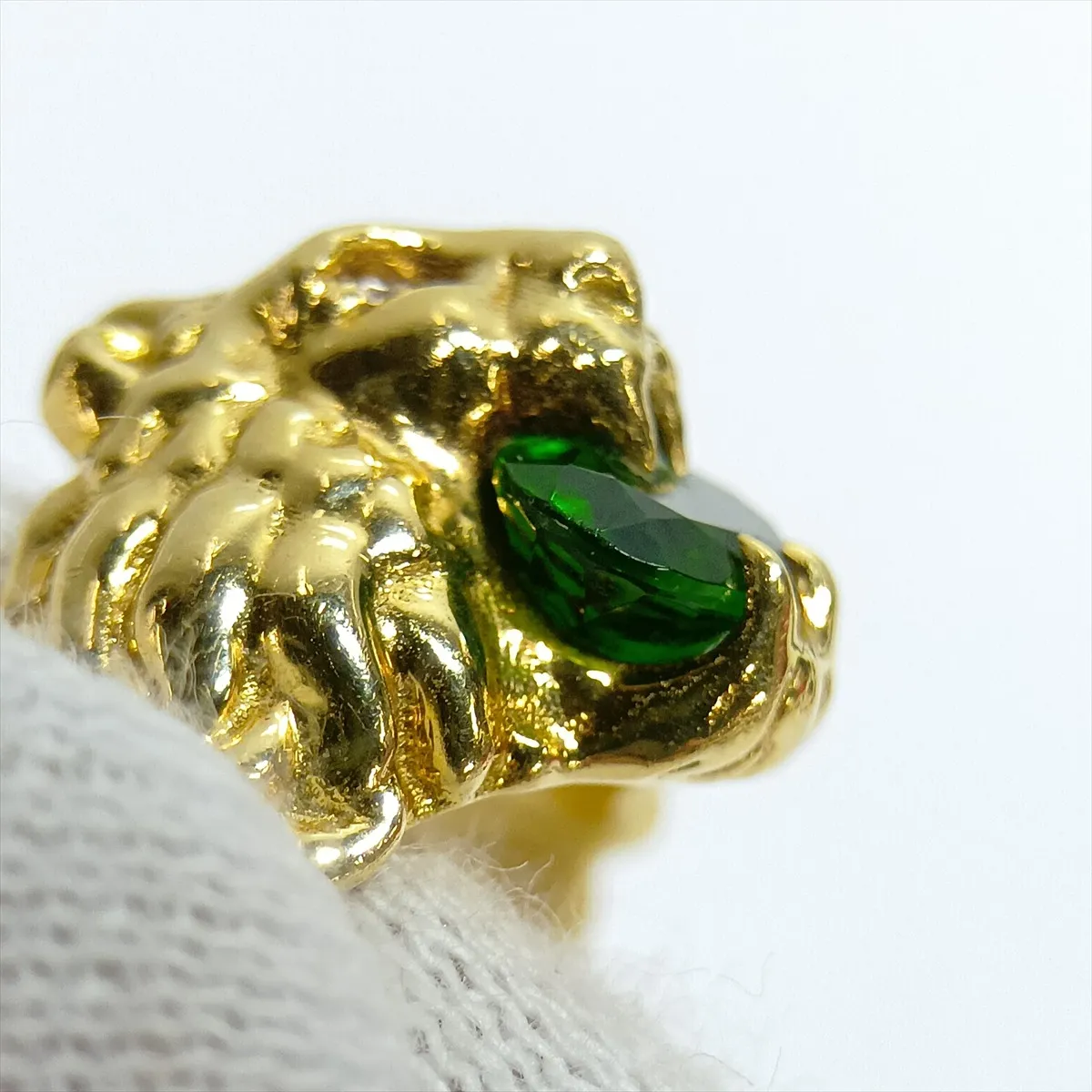 Lion Head Diamond Ring, 750 (Yellow Gold), 8.4g, 8 stones, chipped, — view 6
