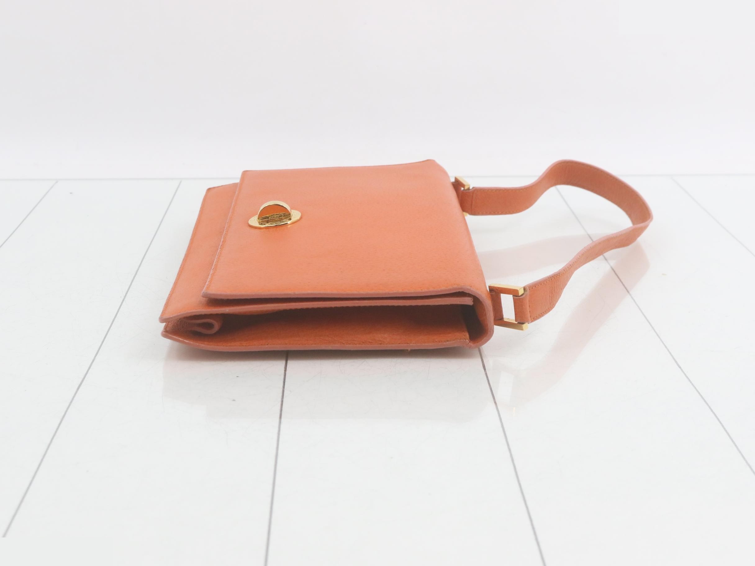 handbag — view 3