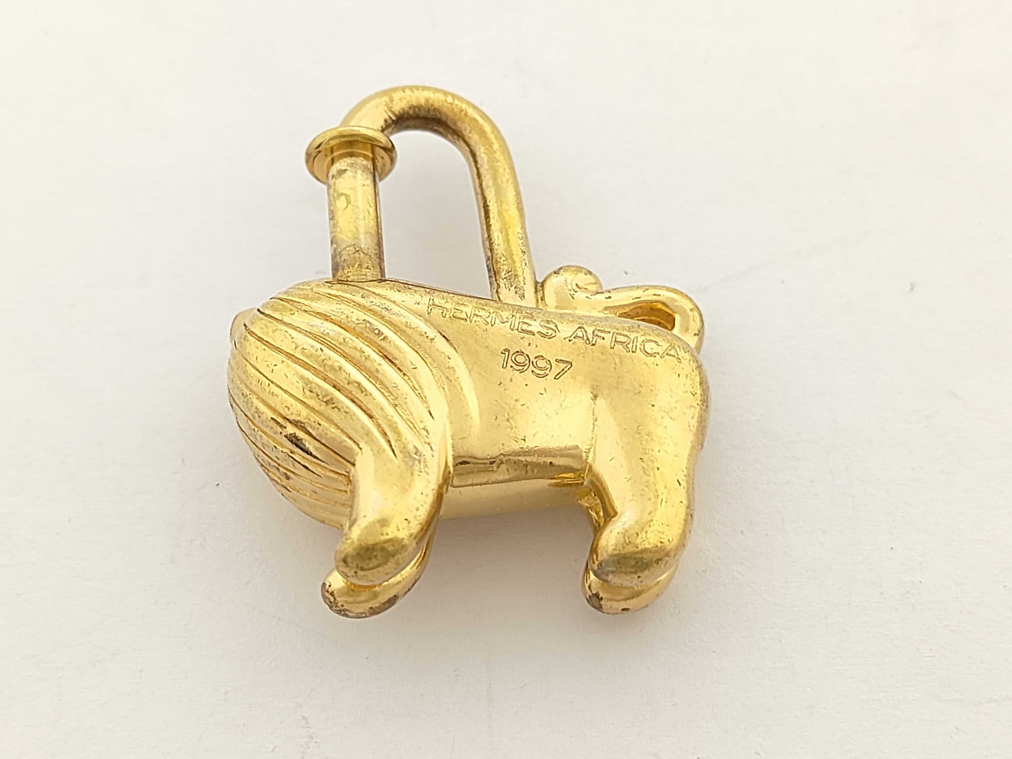 Cadena Charm, Lion, 1997, Gold, Other Accessories — view 2
